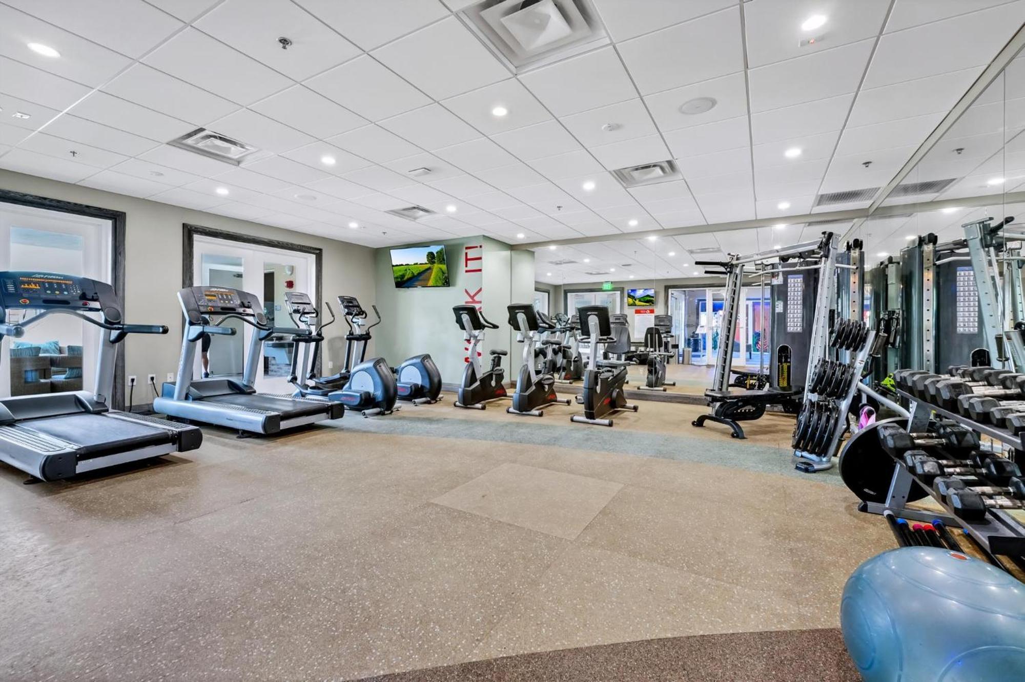 Modern Retreat: Water Park Access & Amenities * Orlando