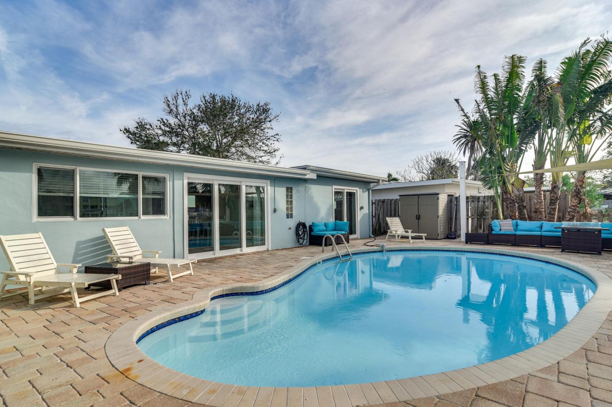 Holiday home Canal-front With Private Pool And Dock!