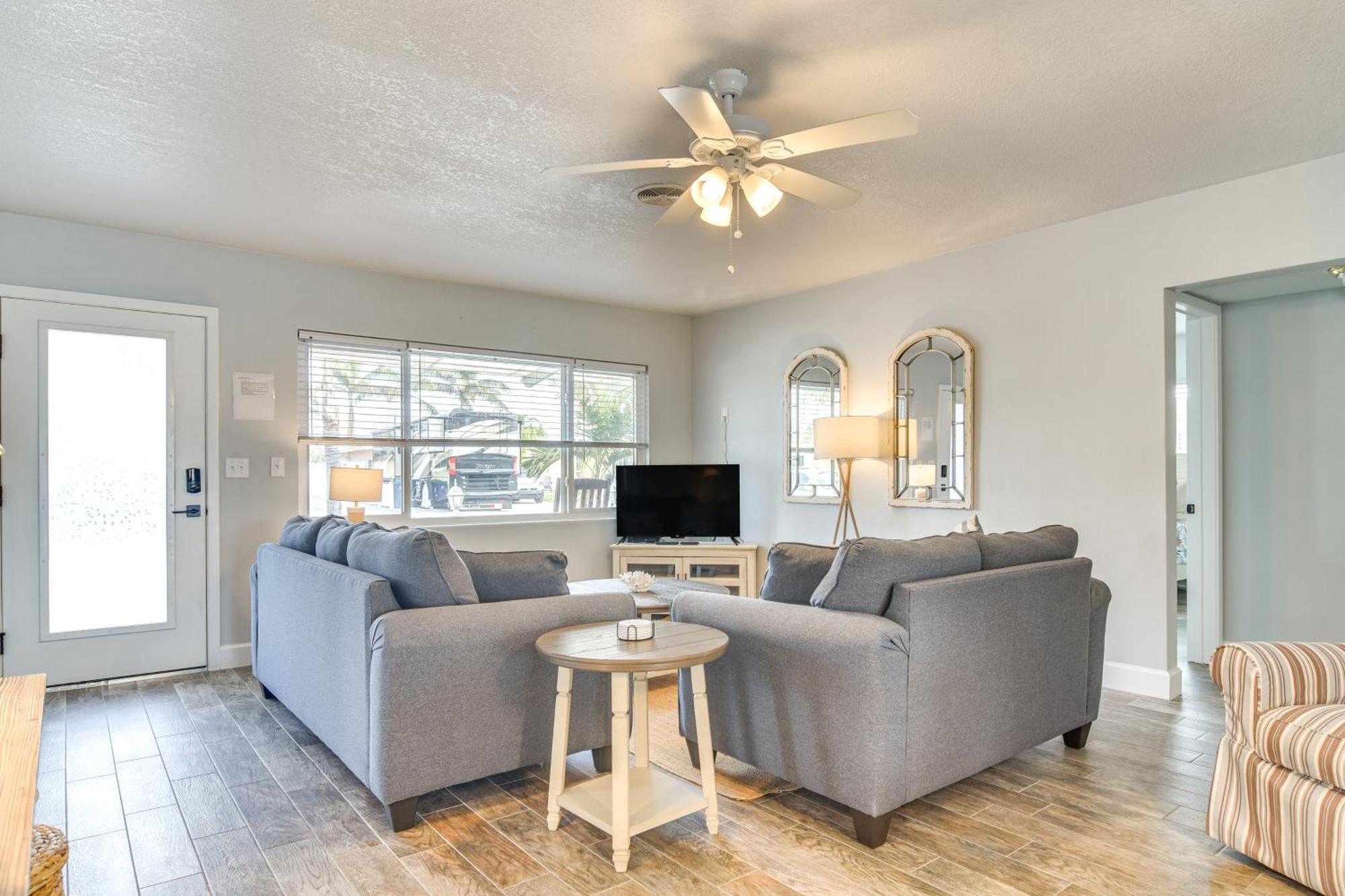Canal-front With Private Pool And Dock! Holiday home Clearwater Beach