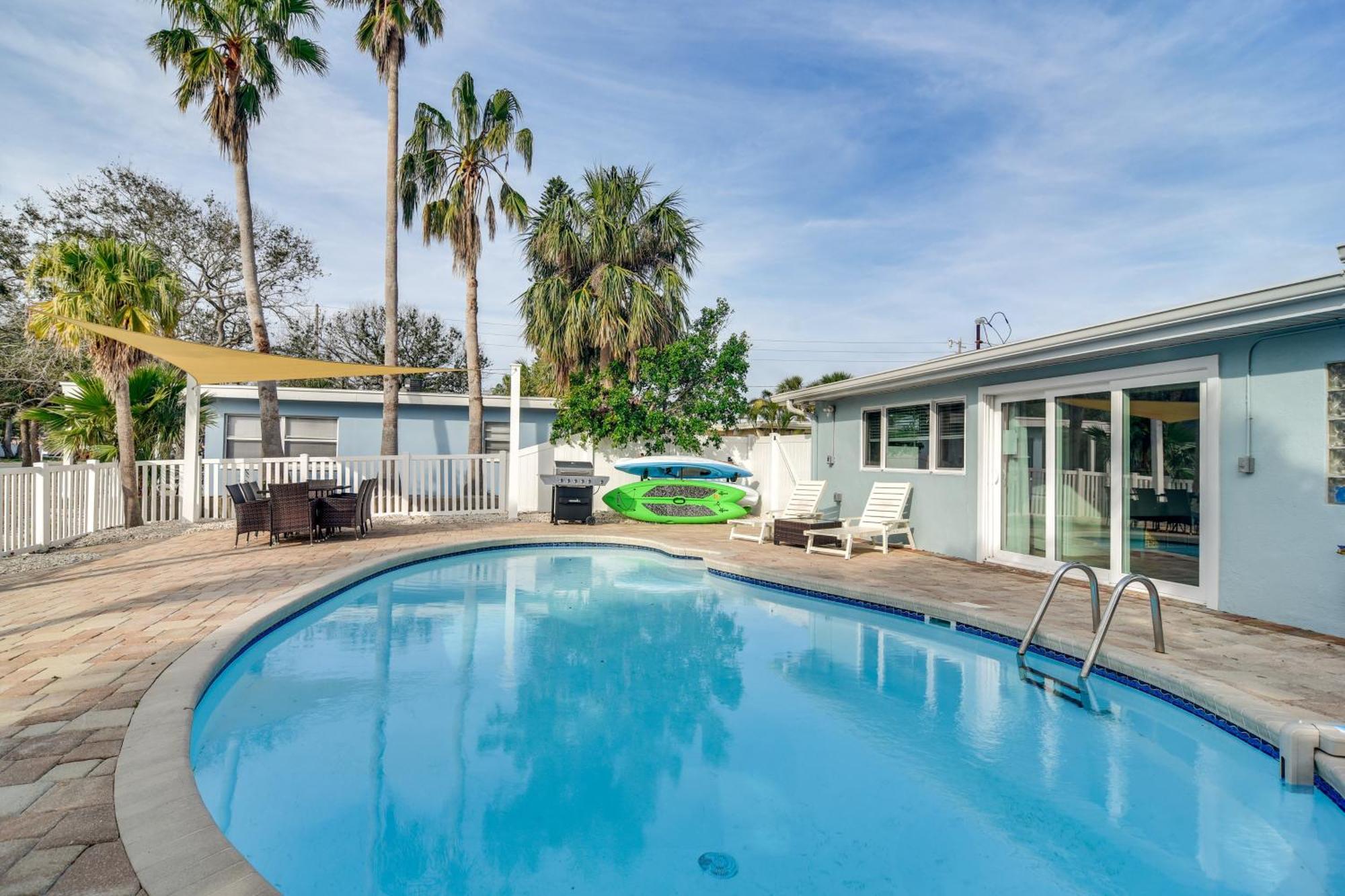 Canal-front With Private Pool And Dock! Holiday home Clearwater Beach