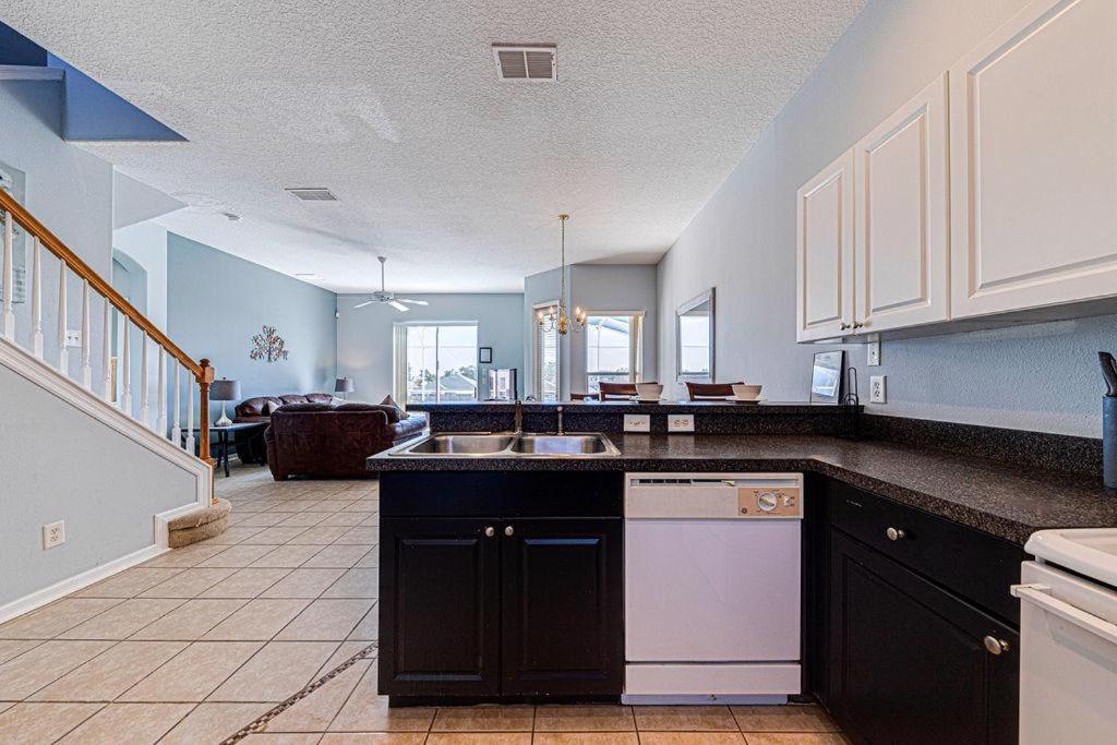 Newly Renovated Courtyard Villa Davenport