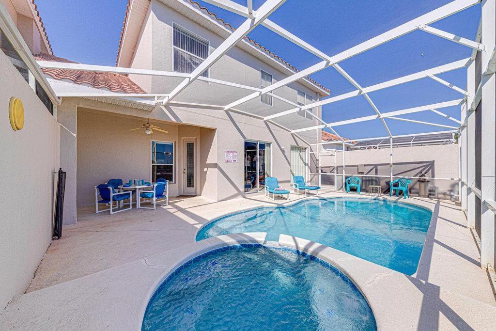 Newly Renovated Courtyard Villa