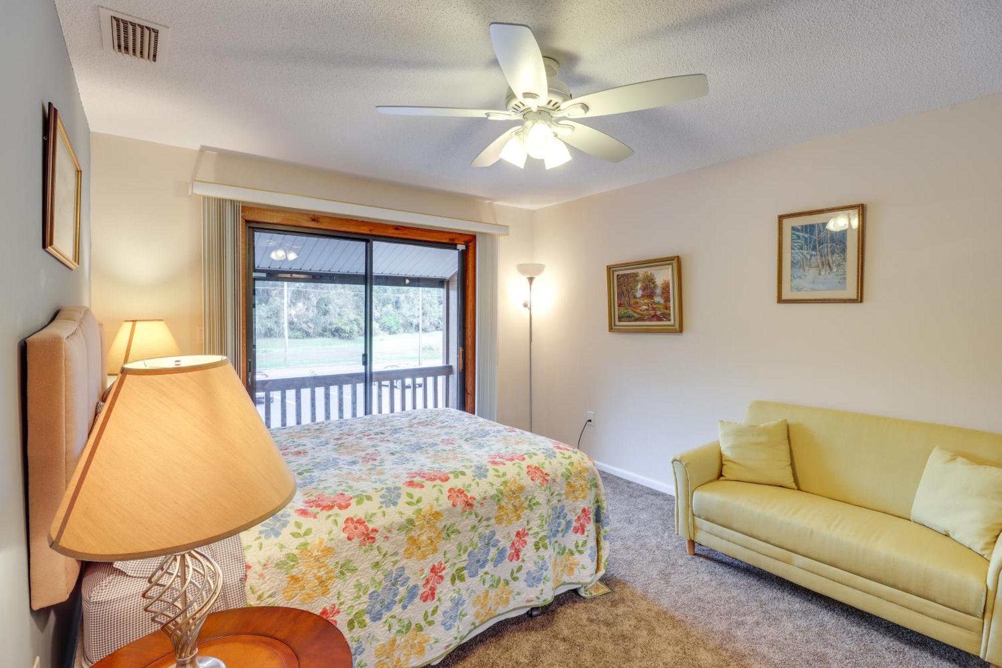 Holiday home Cozy Townhome - 2 Mi To Rainbow Springs! *