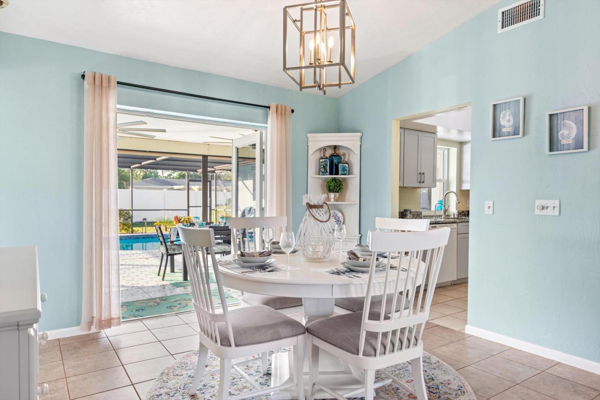 Villa Beautifully Remodeled Electric-heated Pool With Bikes - Perfect For Families! - Skyy *
