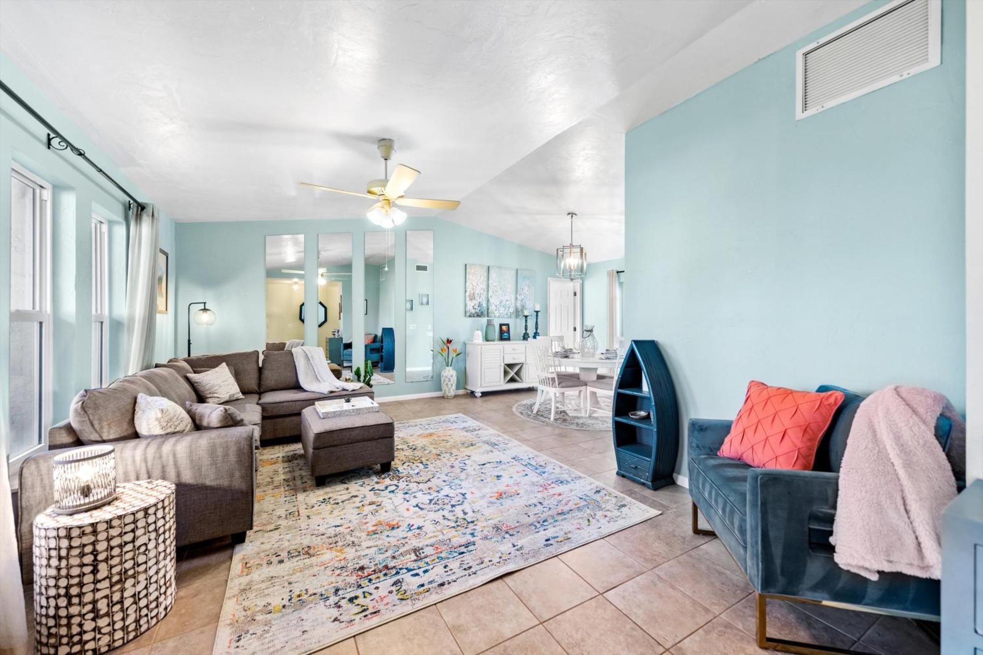 Villa Beautifully Remodeled Electric-heated Pool With Bikes - Perfect For Families! - Skyy Cape Coral