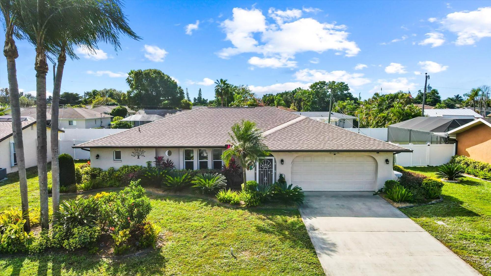 Beautifully Remodeled Electric-heated Pool With Bikes - Perfect For Families! - Skyy Villa *