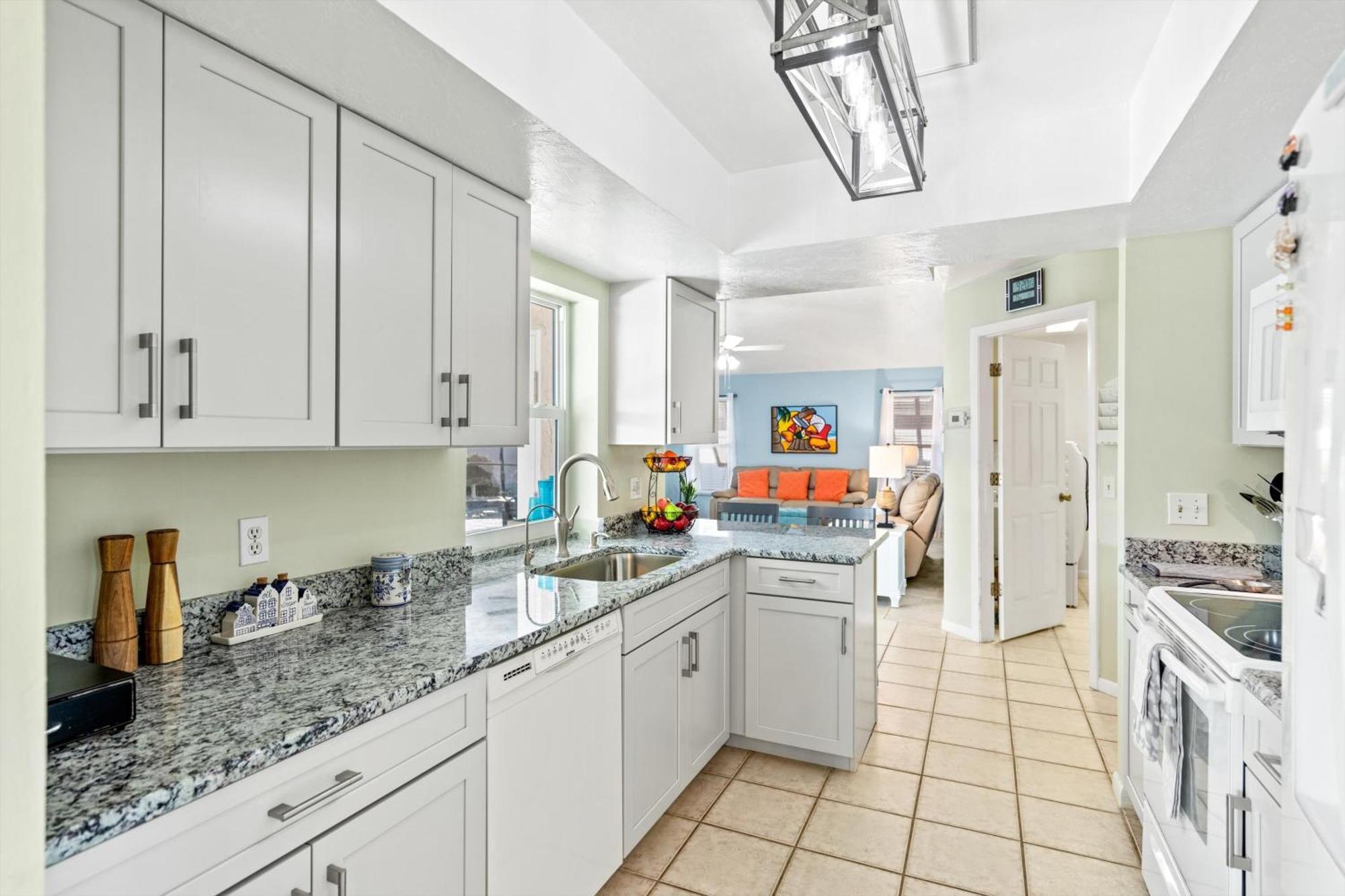 Beautifully Remodeled Electric-heated Pool With Bikes - Perfect For Families! - Skyy Villa Cape Coral
