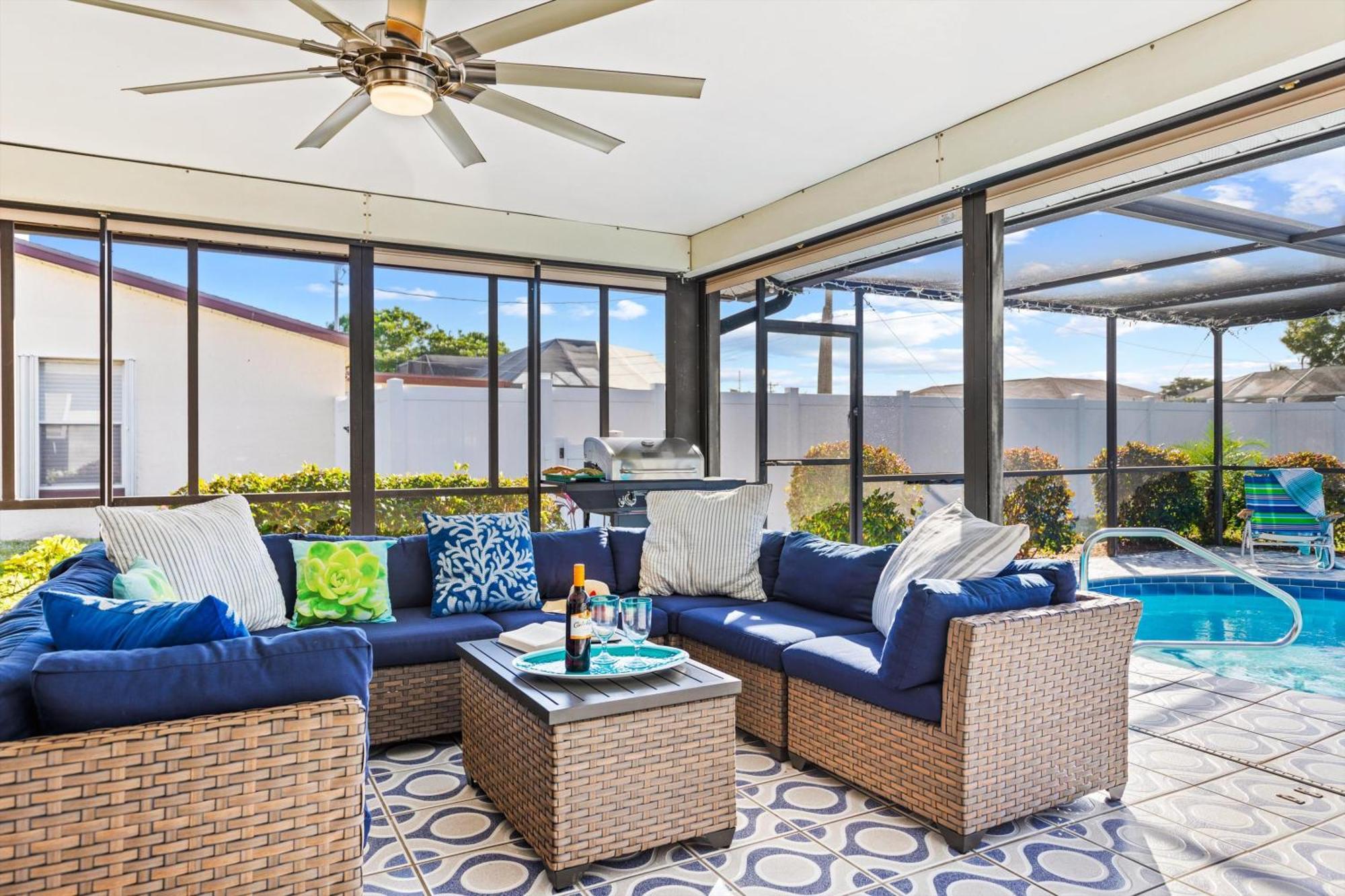 Villa Beautifully Remodeled Electric-heated Pool With Bikes - Perfect For Families! - Skyy Cape Coral