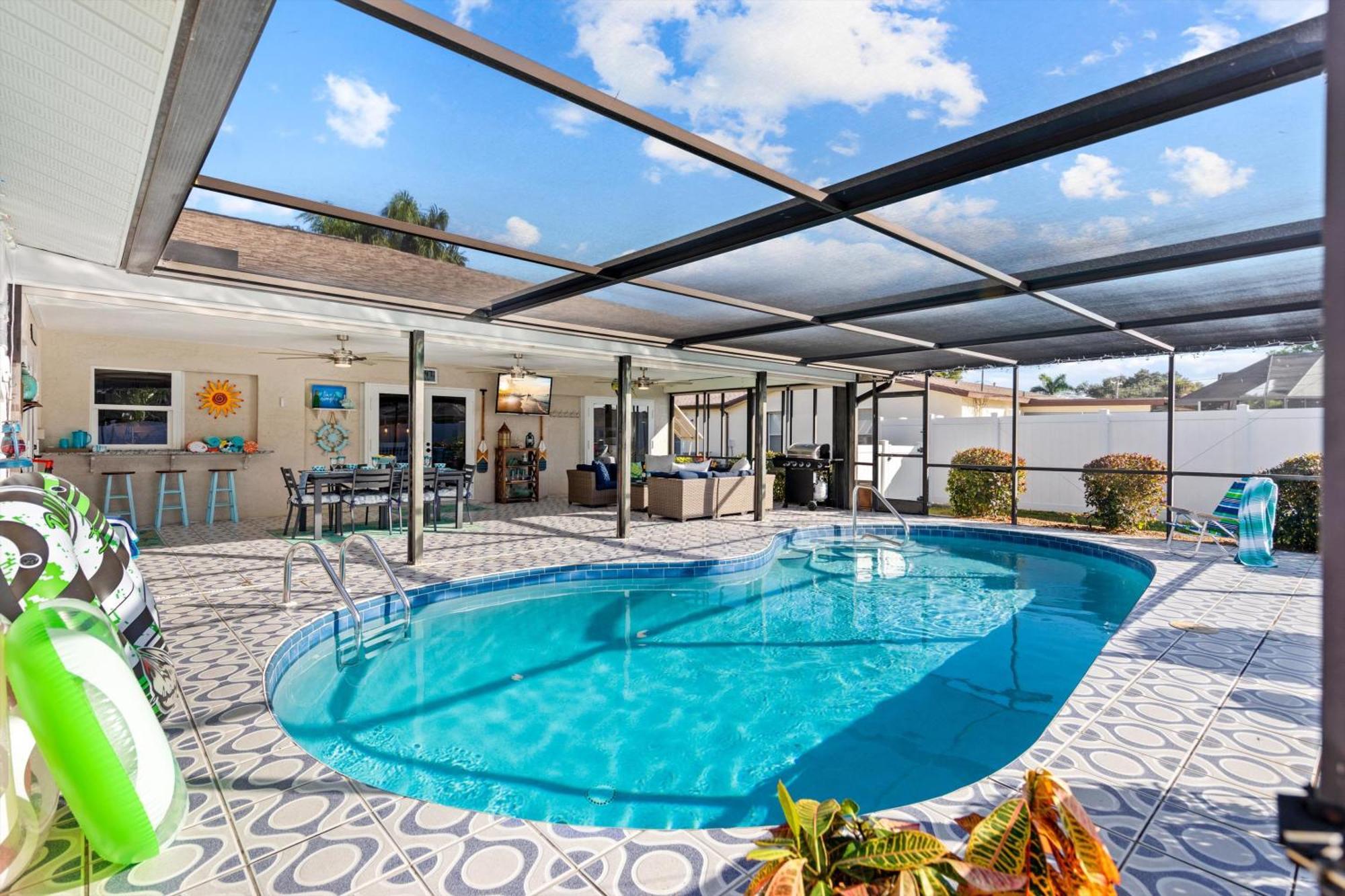 Beautifully Remodeled Electric-heated Pool With Bikes - Perfect For Families! - Skyy * Cape Coral
