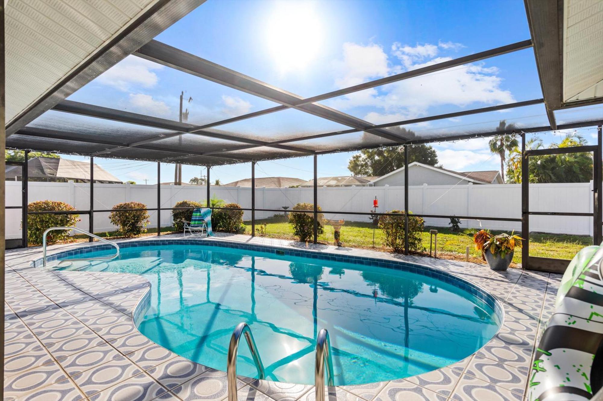 Beautifully Remodeled Electric-heated Pool With Bikes - Perfect For Families! - Skyy Cape Coral