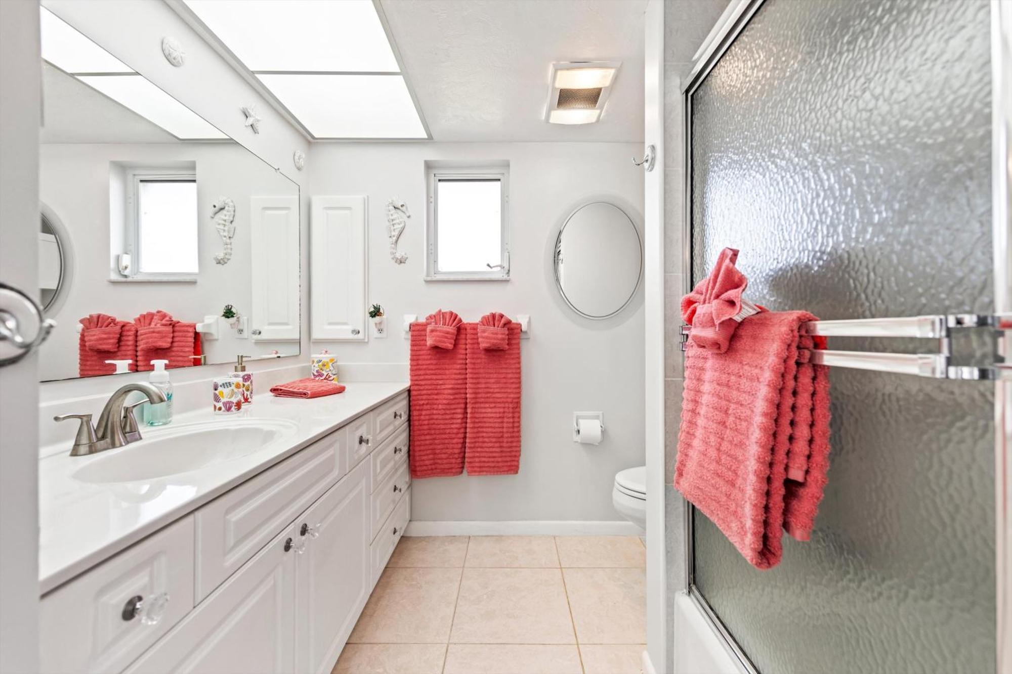 Beautifully Remodeled Electric-heated Pool With Bikes - Perfect For Families! - Skyy Villa Cape Coral