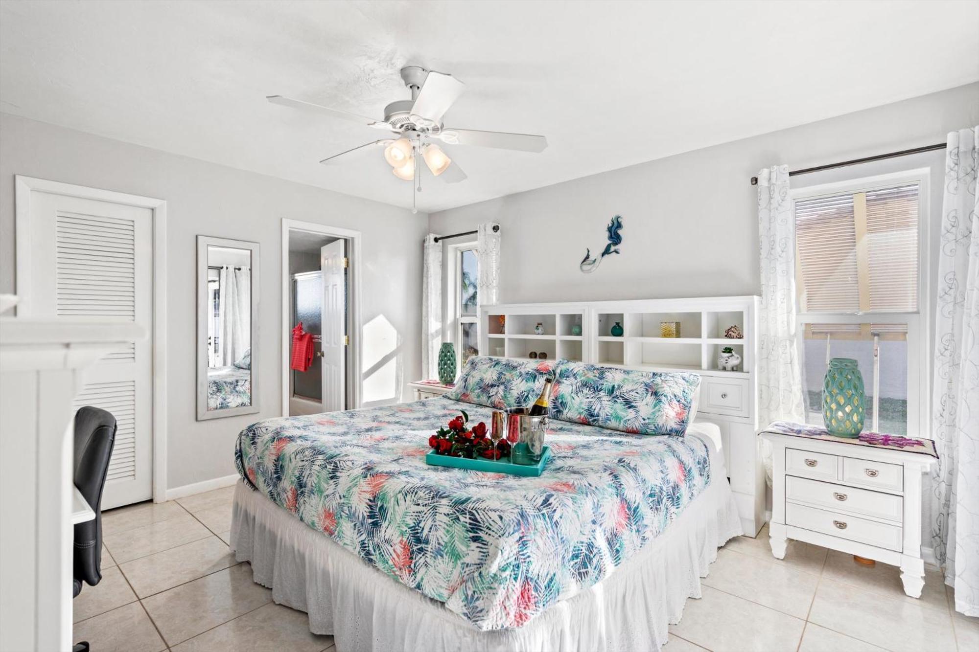 Beautifully Remodeled Electric-heated Pool With Bikes - Perfect For Families! - Skyy Cape Coral