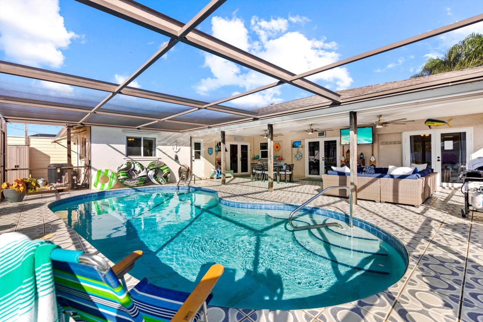 Beautifully Remodeled Electric-heated Pool With Bikes - Perfect For Families! - Skyy