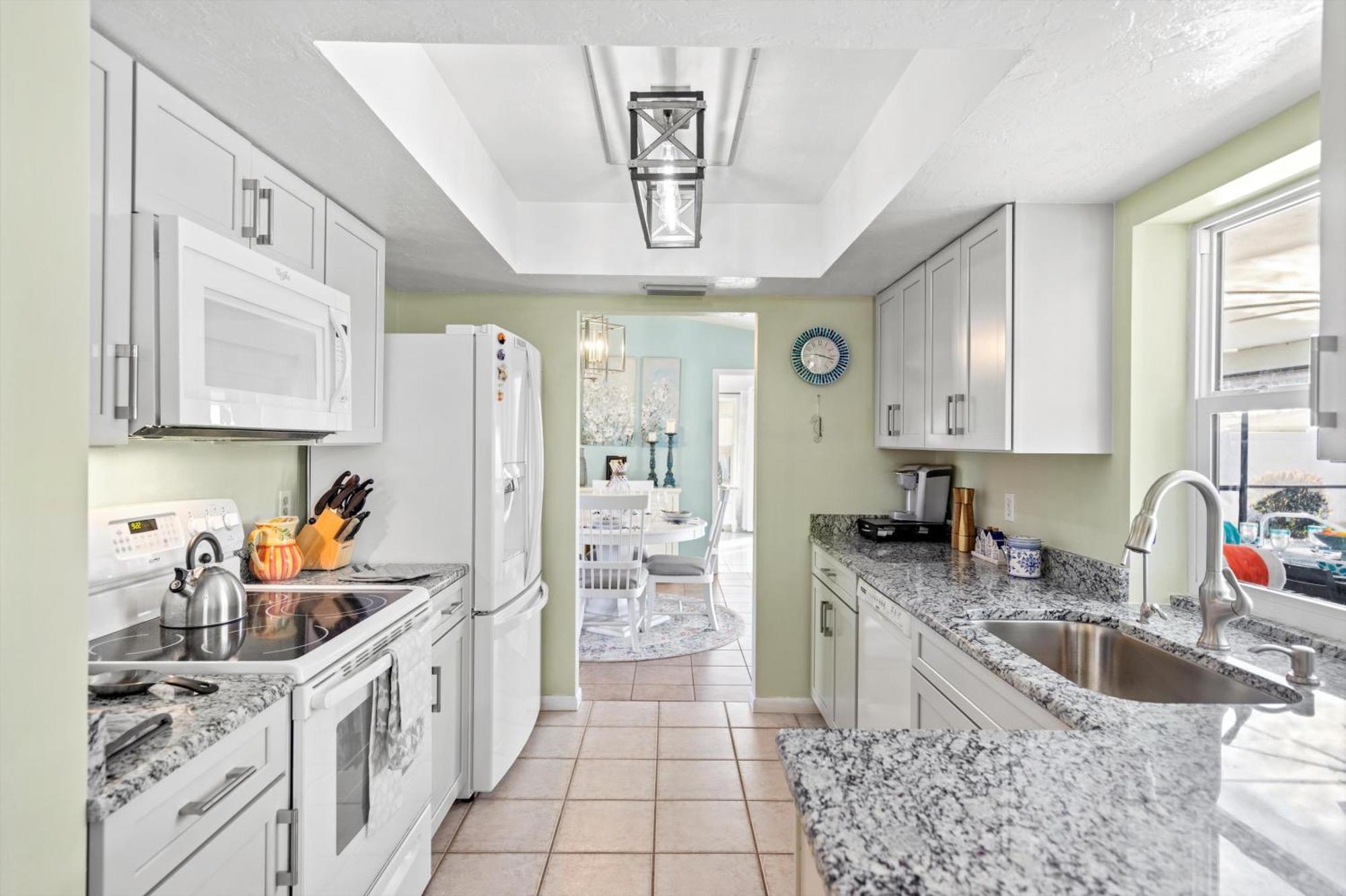 Beautifully Remodeled Electric-heated Pool With Bikes - Perfect For Families! - Skyy *