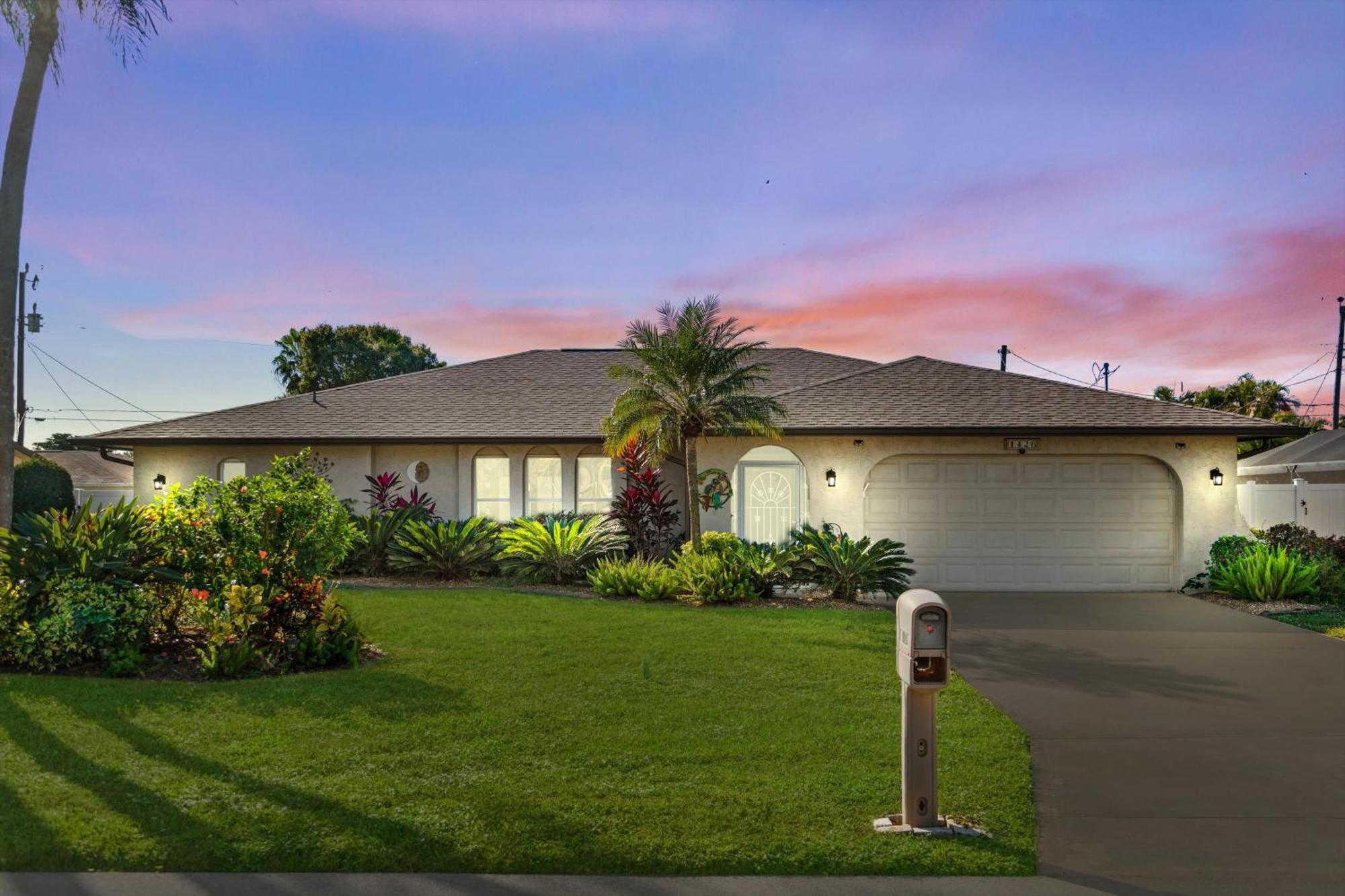 Beautifully Remodeled Electric-heated Pool With Bikes - Perfect For Families! - Skyy * Cape Coral