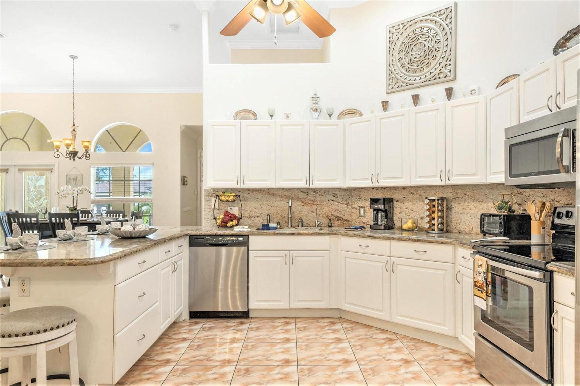 Private Electric-heated Pool - Great For Families With Pets! - Nina Villa *