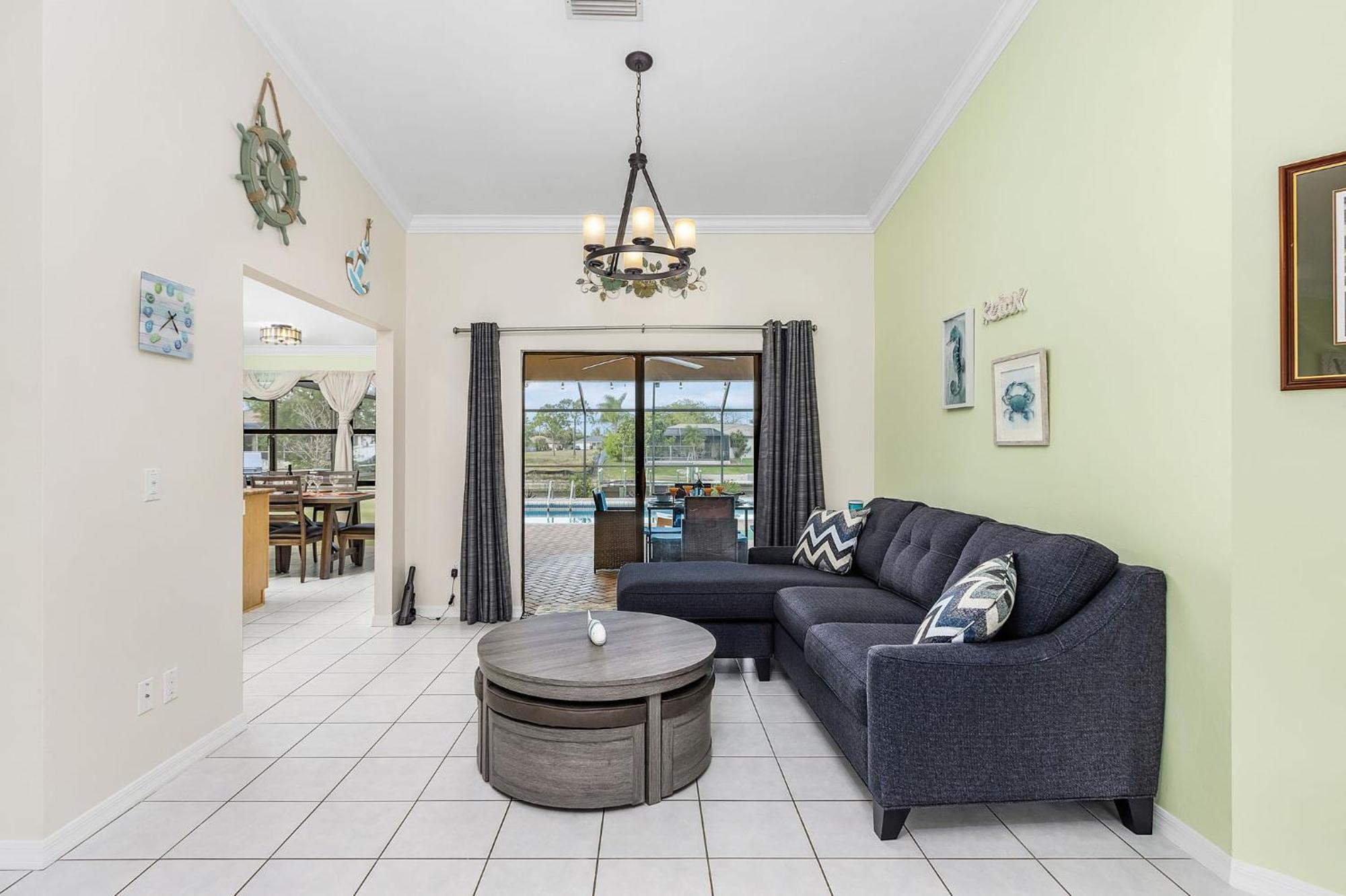Family-friendly Salt Water Electric-heated Pool With Gulf Access - Mahana Villa Cape Coral