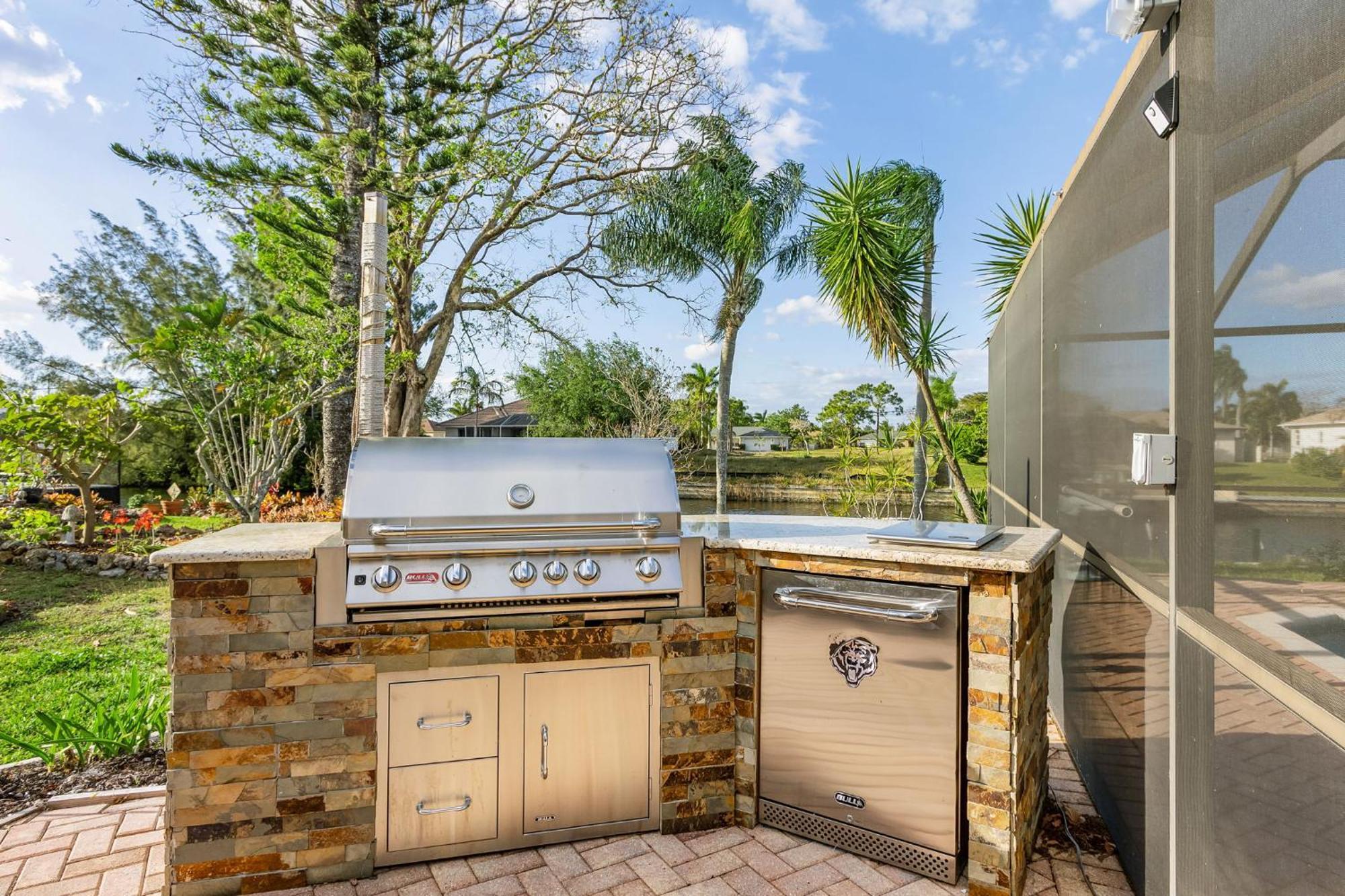 Family-friendly Salt Water Electric-heated Pool With Gulf Access - Mahana Villa