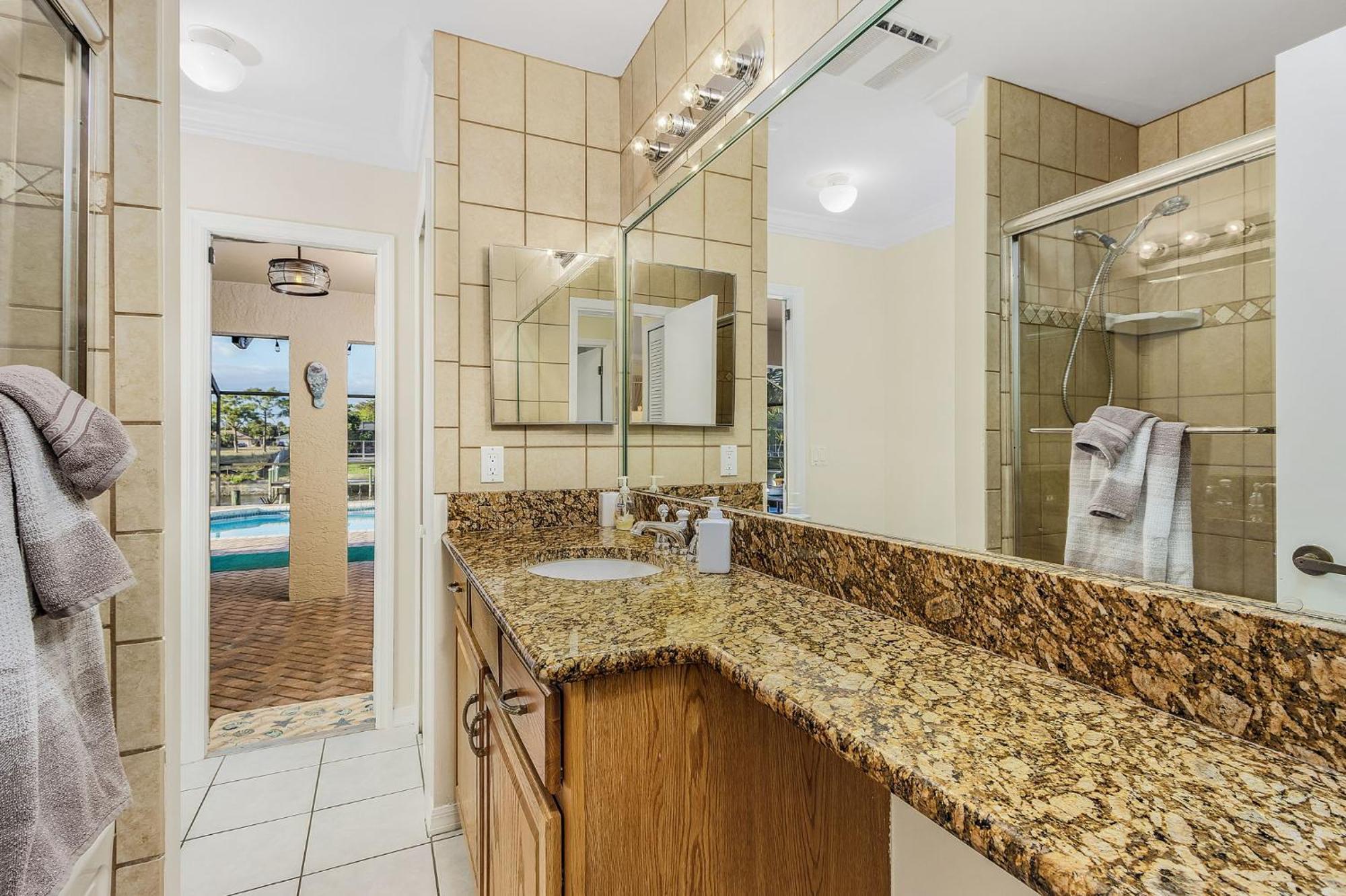 Family-friendly Salt Water Electric-heated Pool With Gulf Access - Mahana Villa Cape Coral
