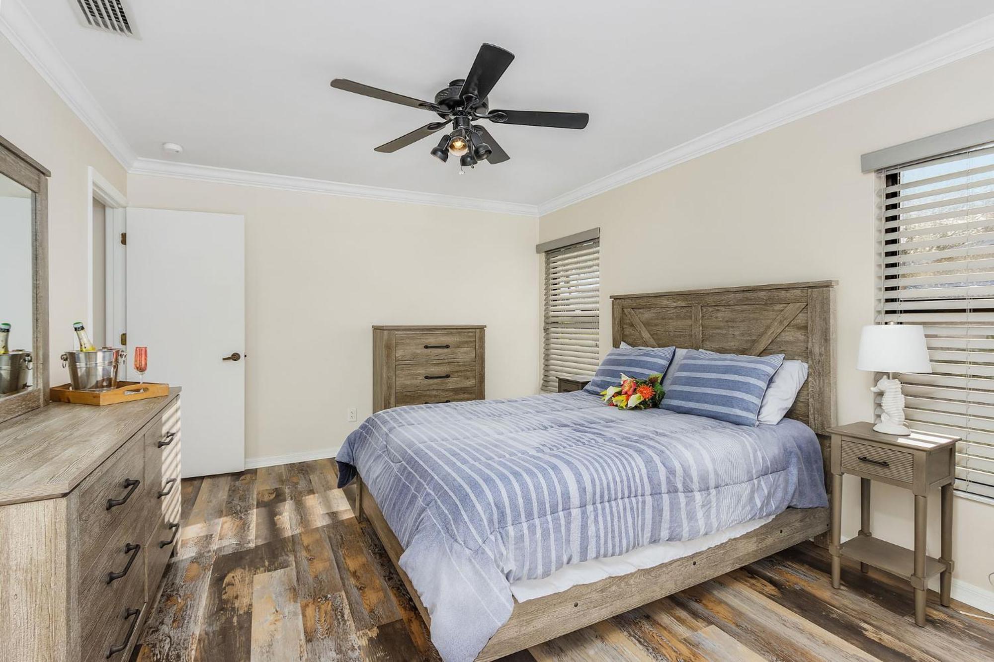Family-friendly Salt Water Electric-heated Pool With Gulf Access - Mahana Villa *