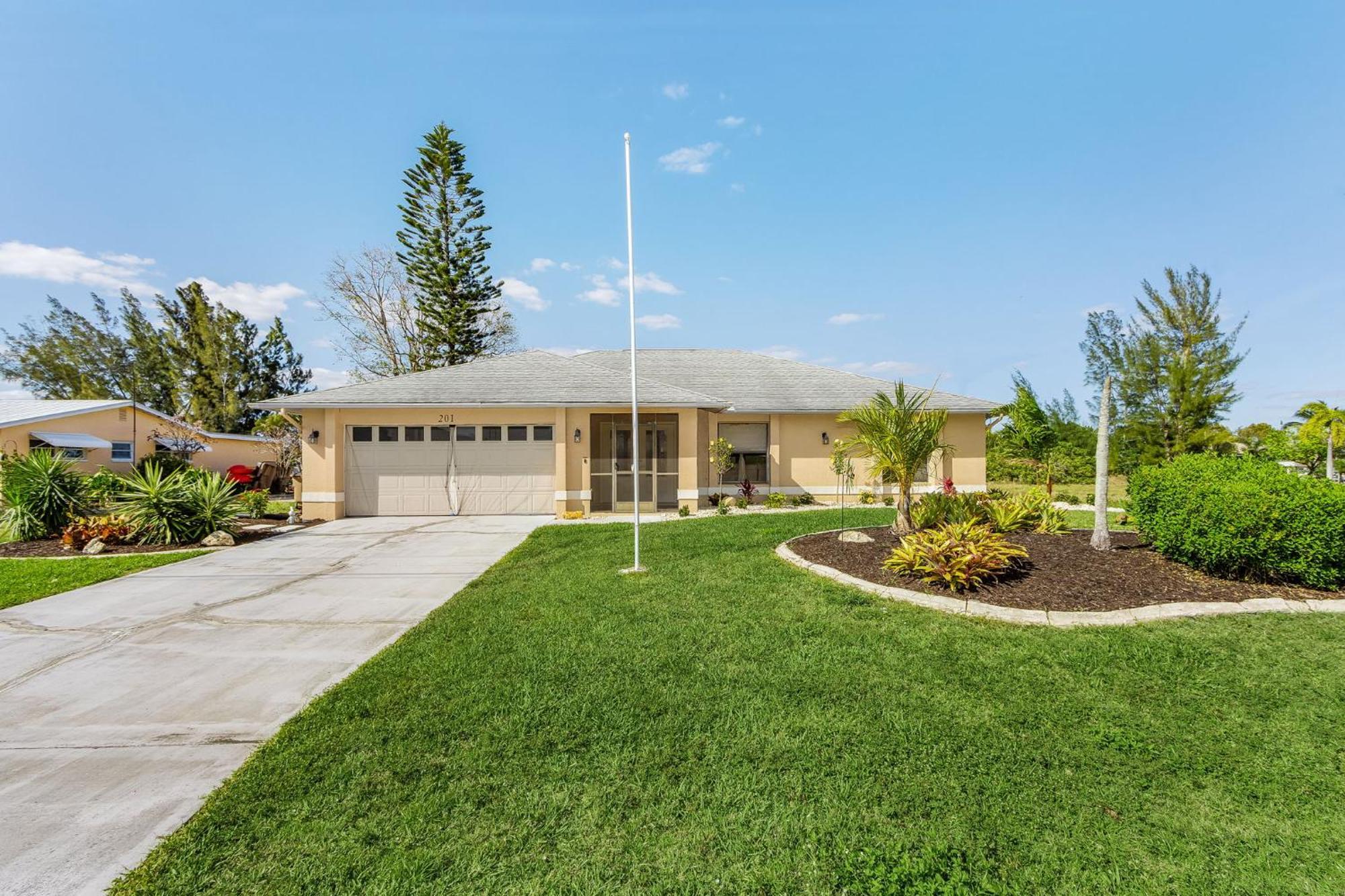 Villa Family-friendly Salt Water Electric-heated Pool With Gulf Access - Mahana Cape Coral