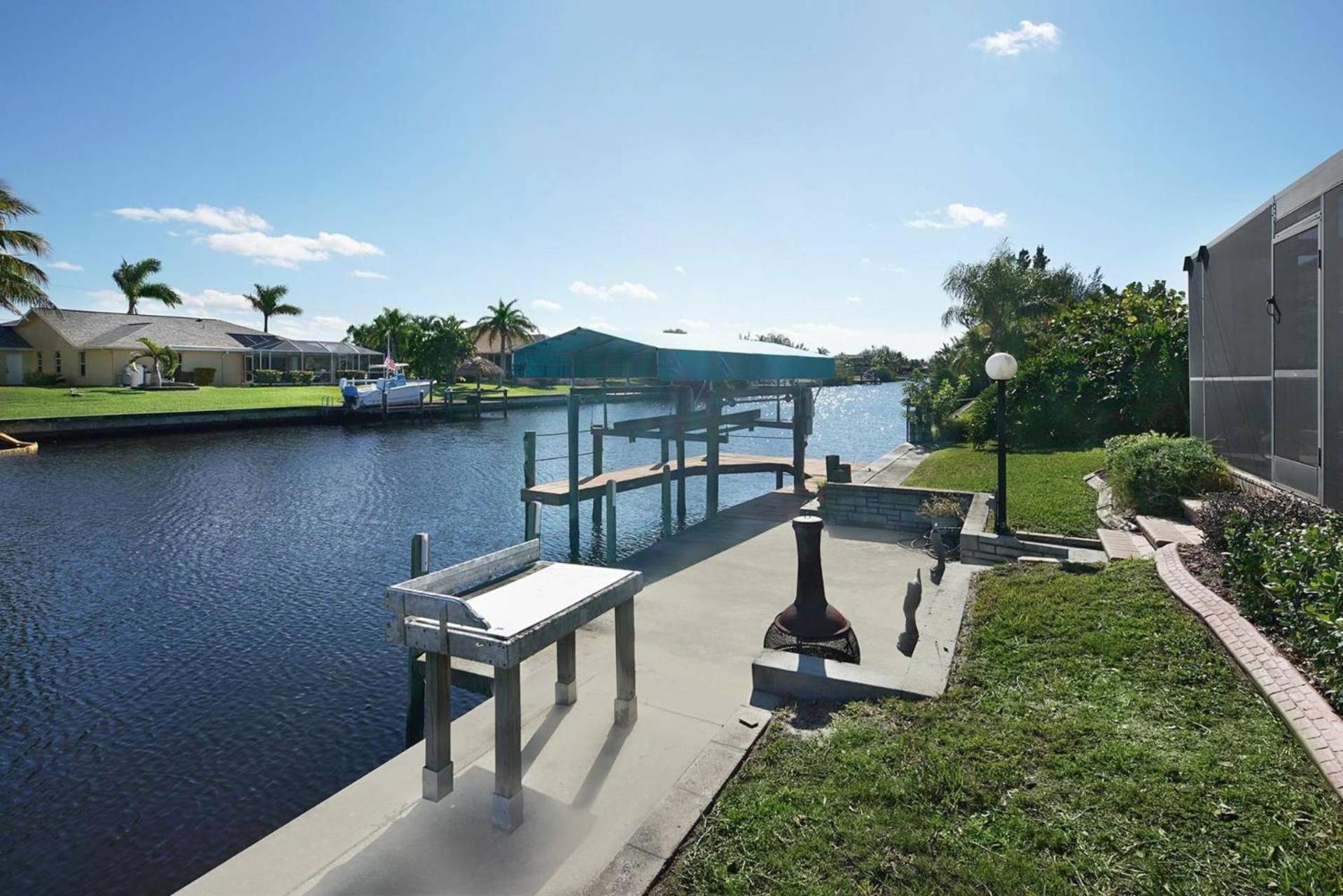 Spacious Electric-heated Pool On Gulf-access Canal With Bikes - Joan Villa
