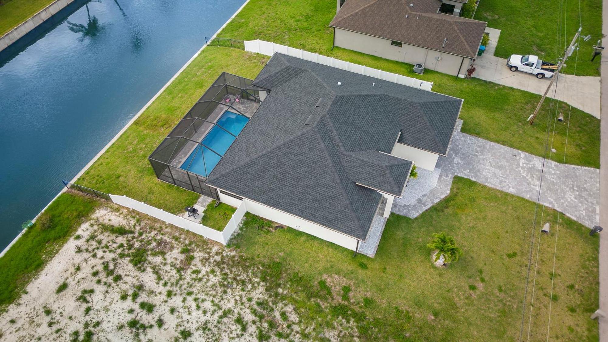 Villa New Construction Modern 4-bedroom With Saltwater Heated Pool - Lola Cape Coral