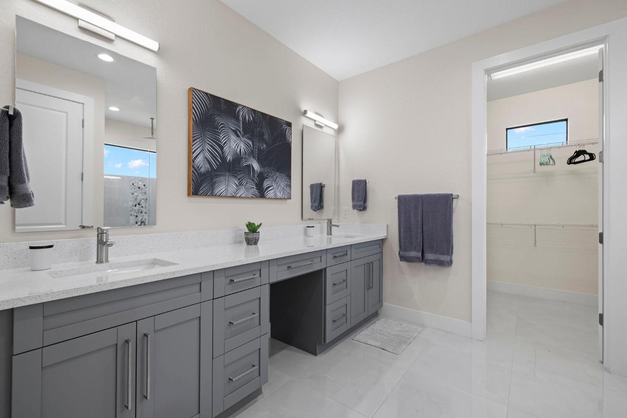 Villa New Construction Modern 4-bedroom With Saltwater Heated Pool - Lola Cape Coral