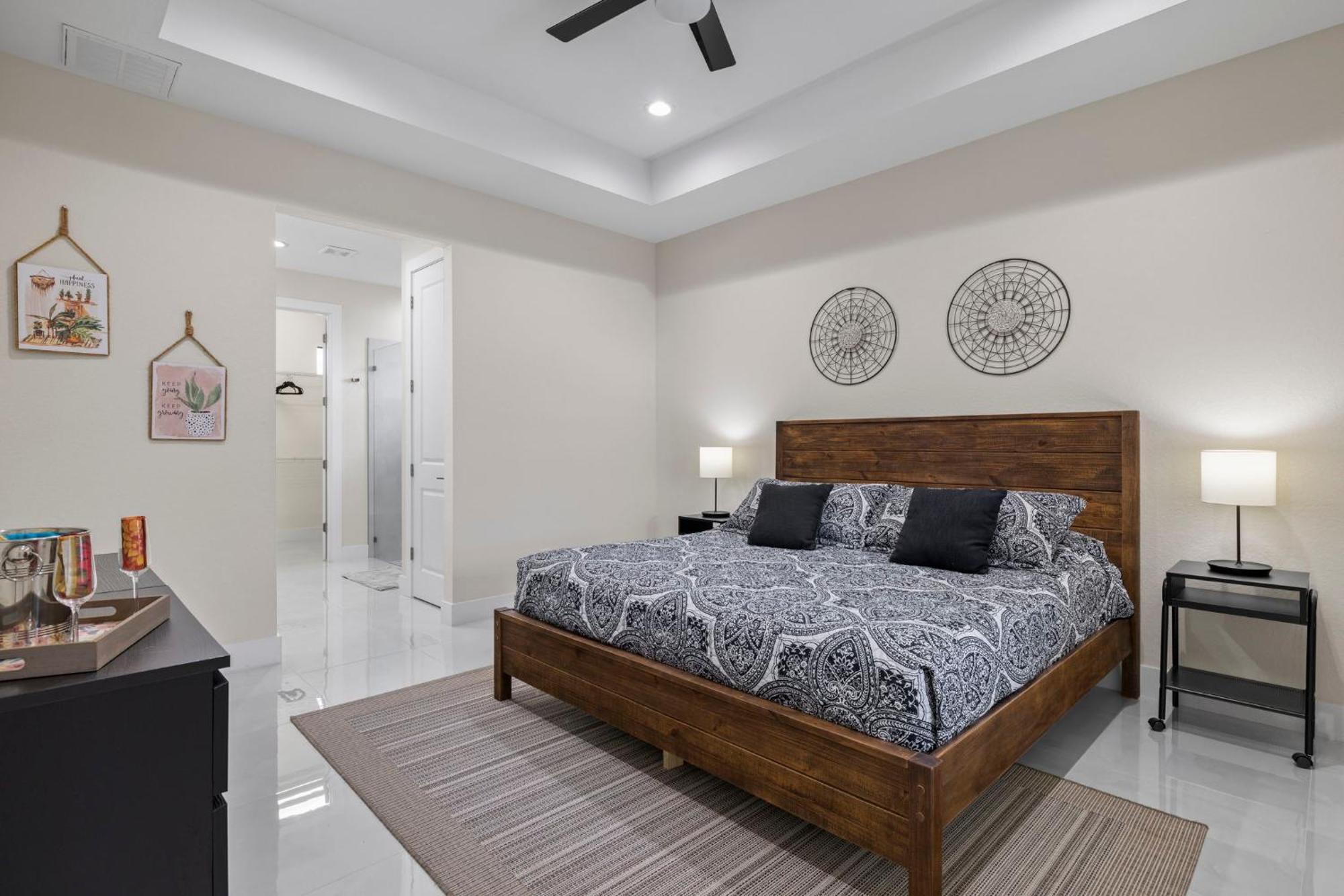 New Construction Modern 4-bedroom With Saltwater Heated Pool - Lola Villa Cape Coral
