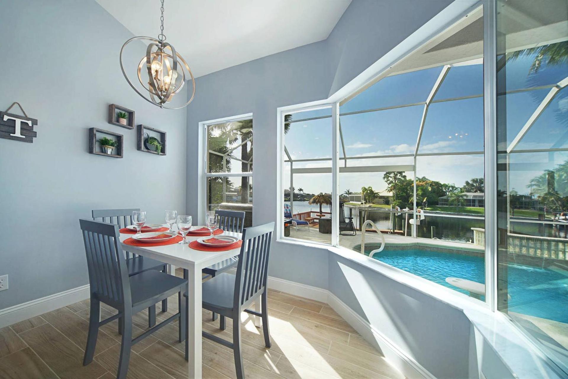Villa Remodeled Electric-heated Pool On Gulf-access Canal With Bikes - Liza Cape Coral