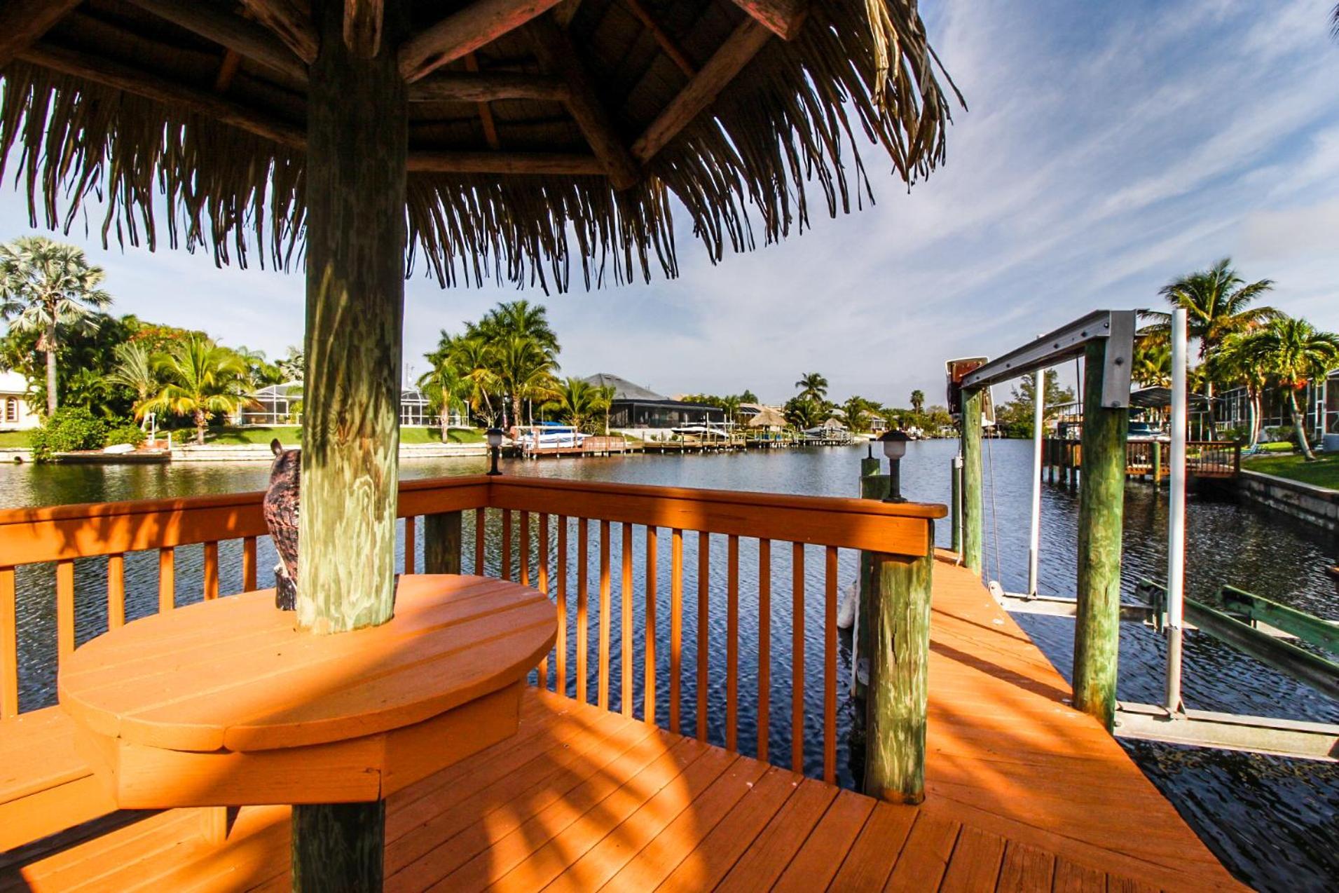 Villa Remodeled Electric-heated Pool On Gulf-access Canal With Bikes - Liza