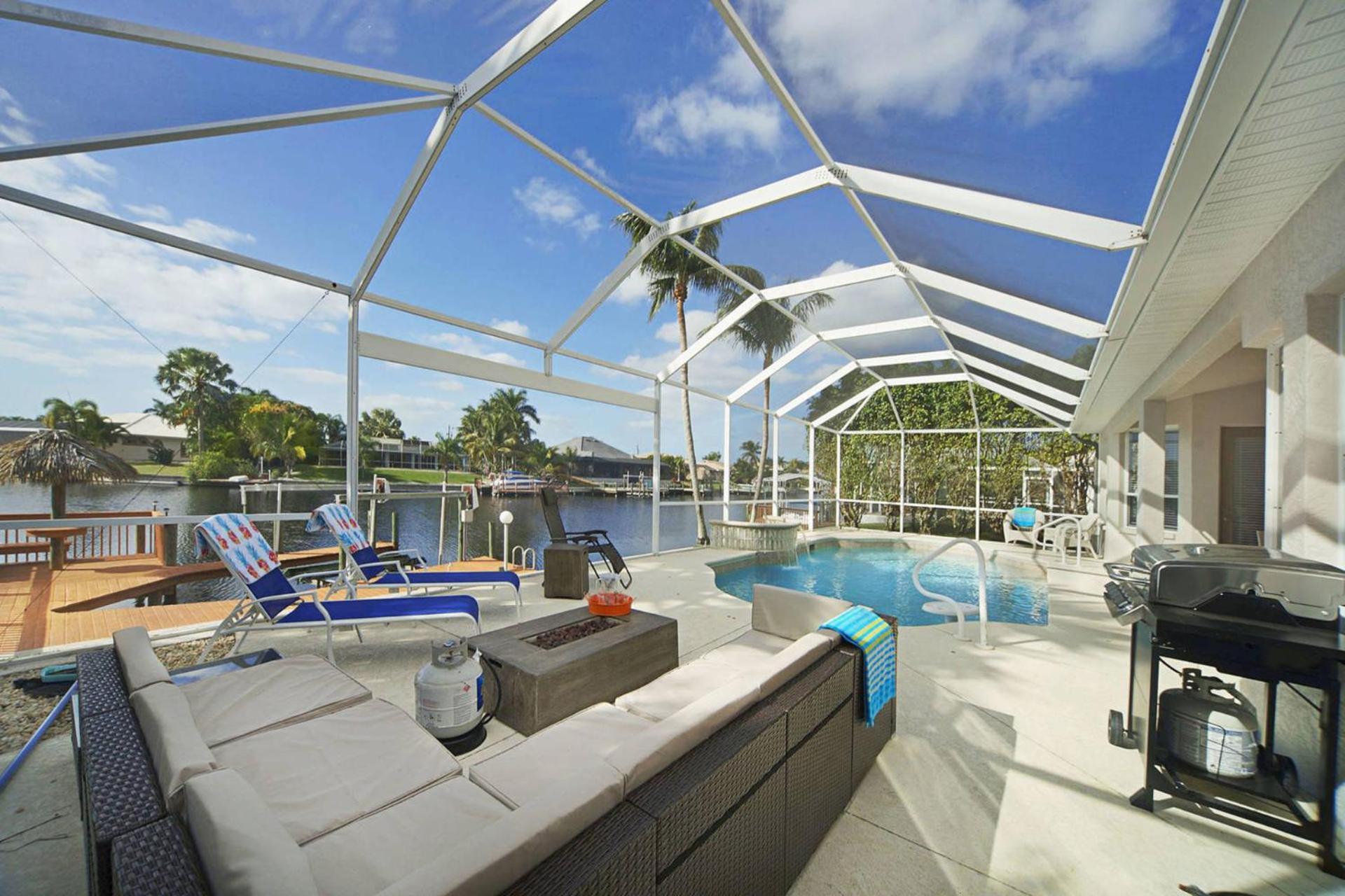 Villa Remodeled Electric-heated Pool On Gulf-access Canal With Bikes - Liza Cape Coral