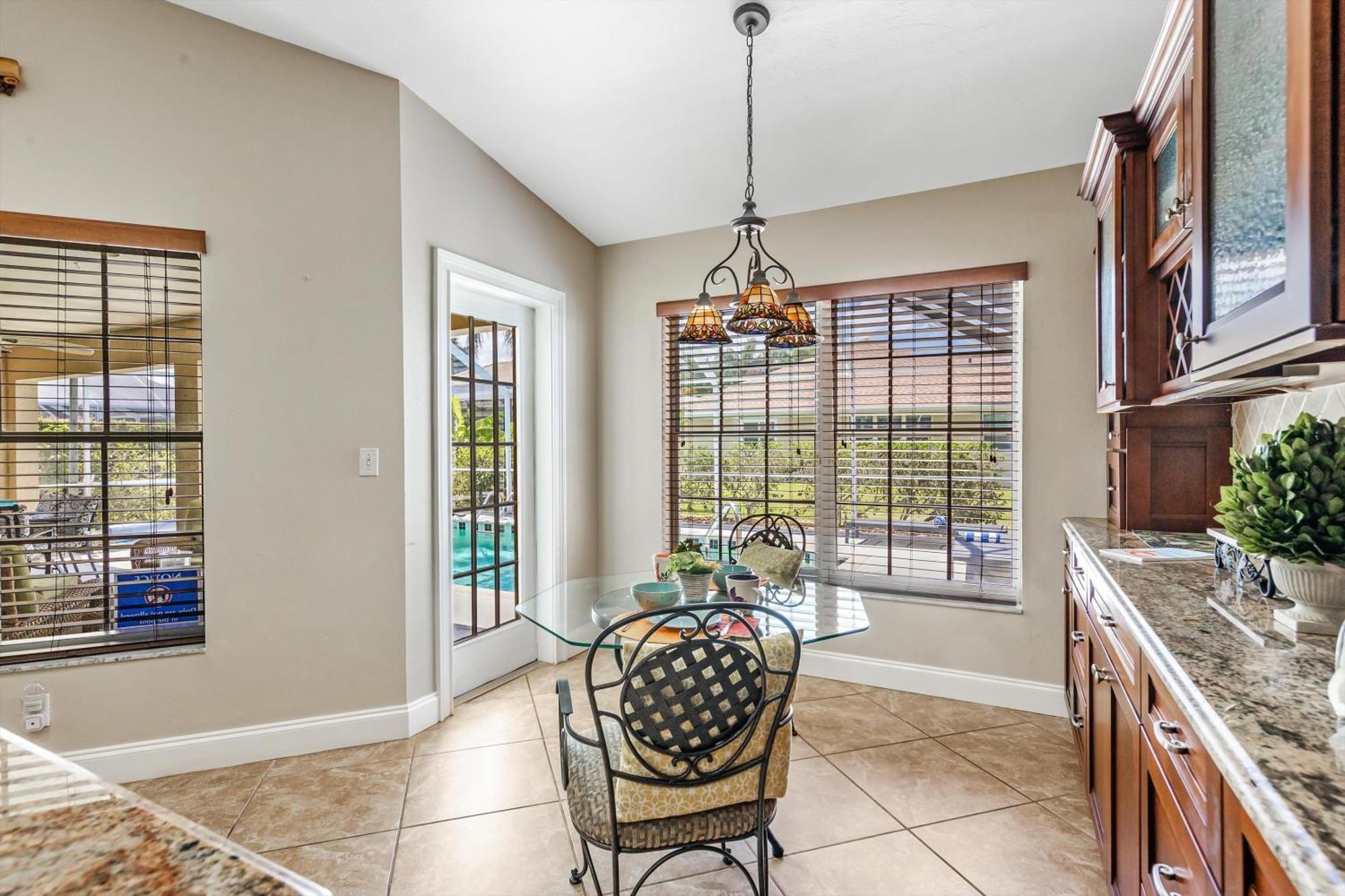 Great Outdoor Living Area! Electric-heated Pool With Bikes - Perfect For Families! - Julie *