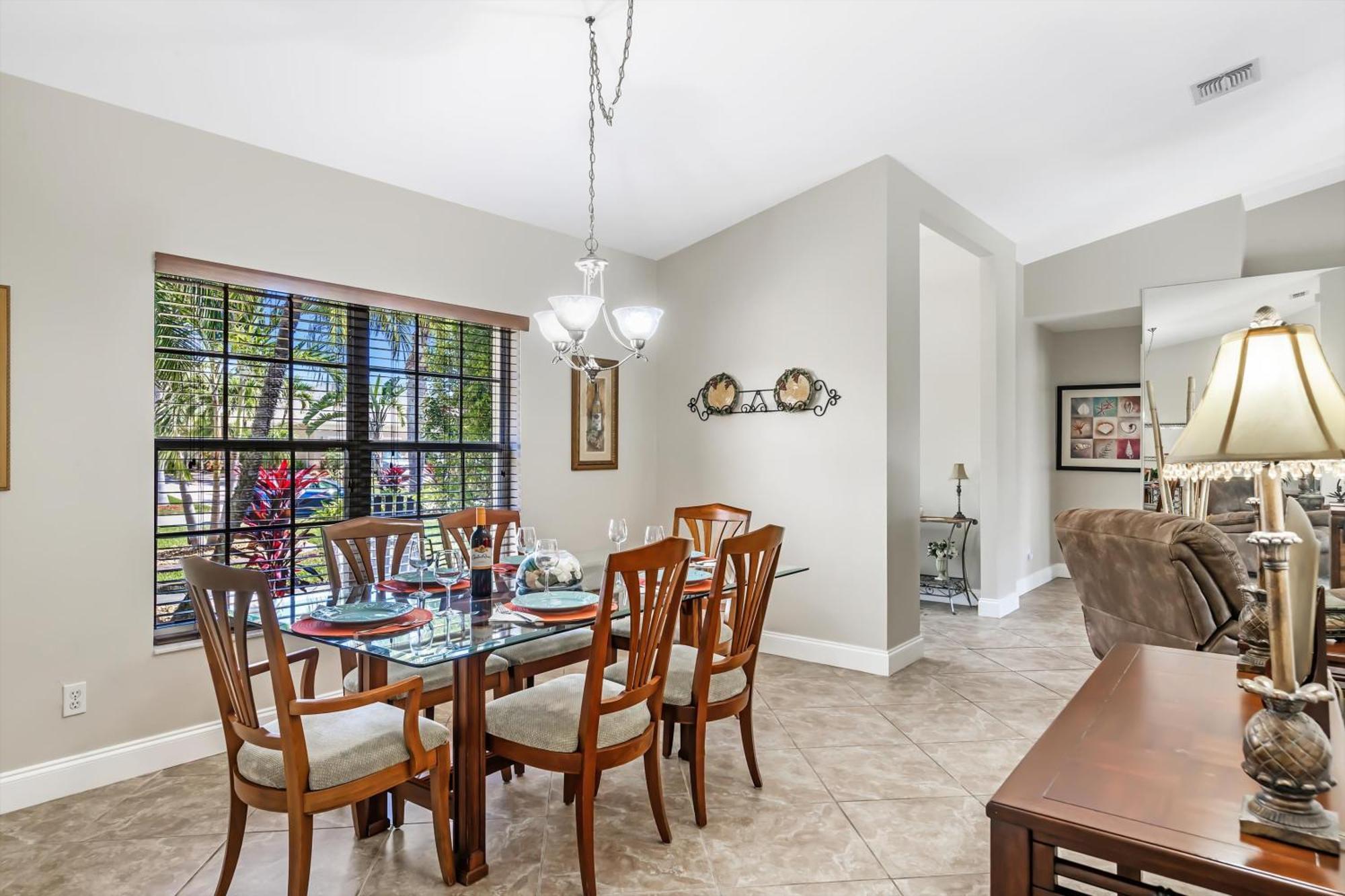 Great Outdoor Living Area! Electric-heated Pool With Bikes - Perfect For Families! - Julie Villa *