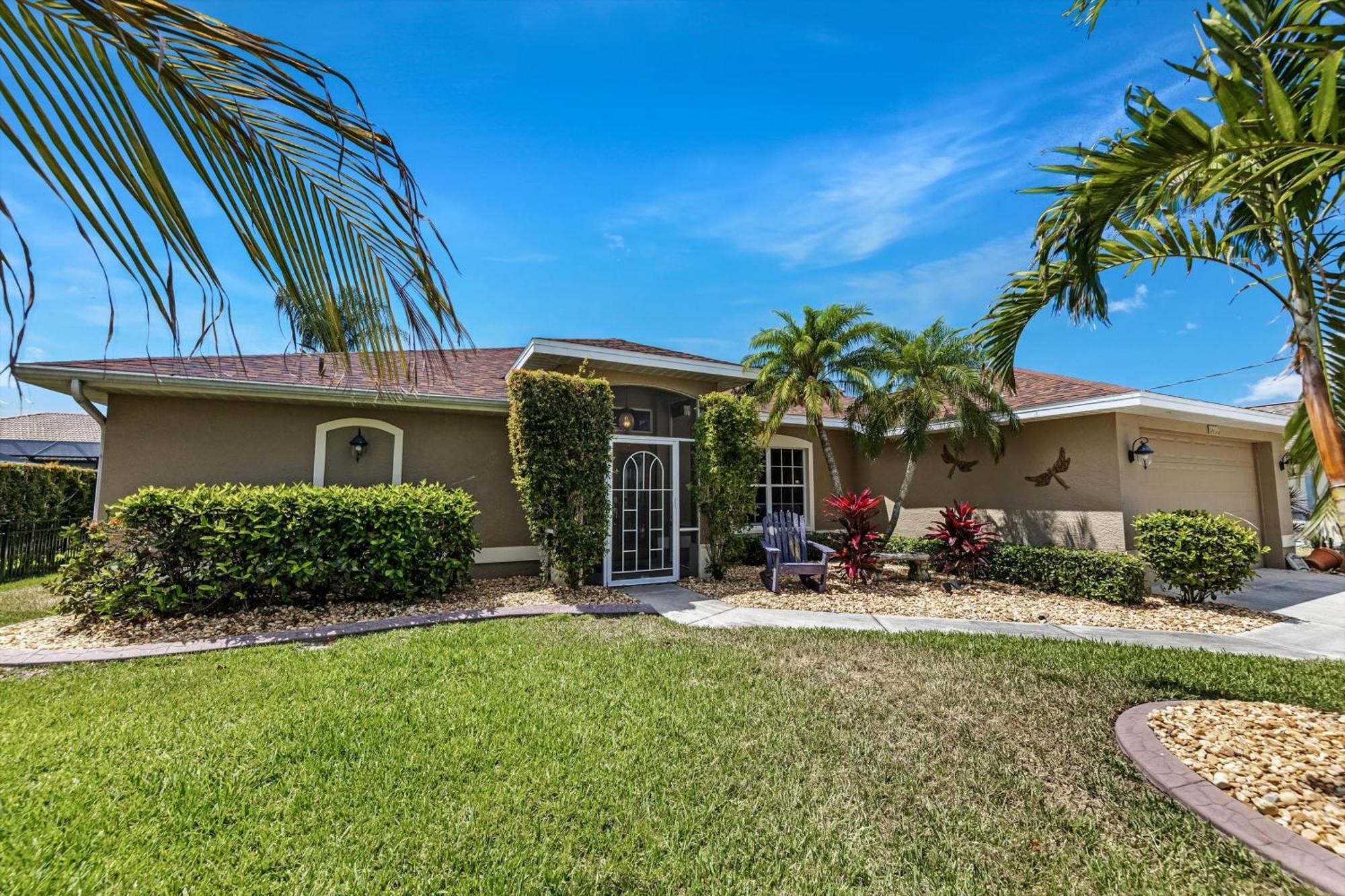 Great Outdoor Living Area! Electric-heated Pool With Bikes - Perfect For Families! - Julie Villa *