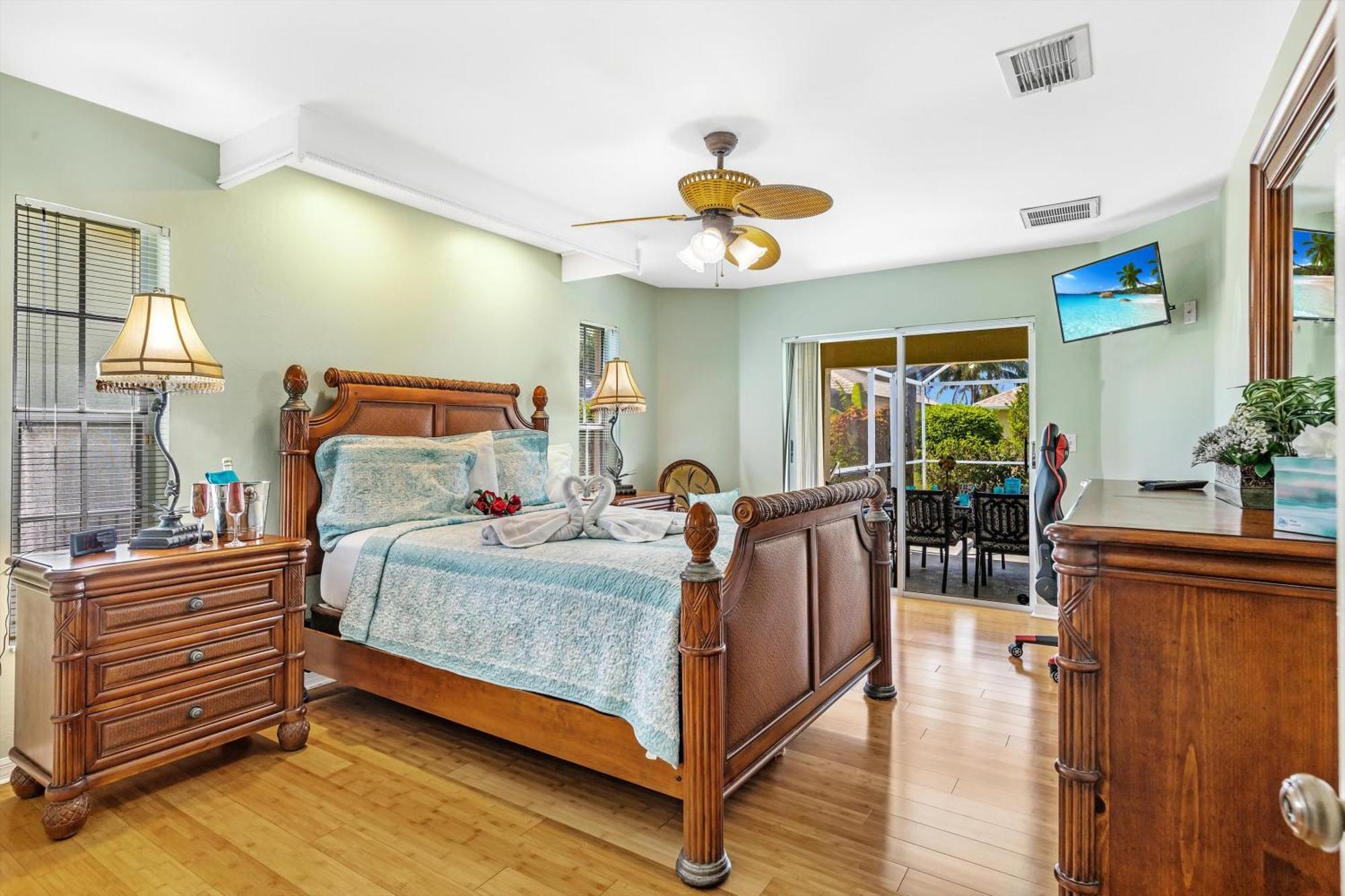 Great Outdoor Living Area! Electric-heated Pool With Bikes - Perfect For Families! - Julie Villa *