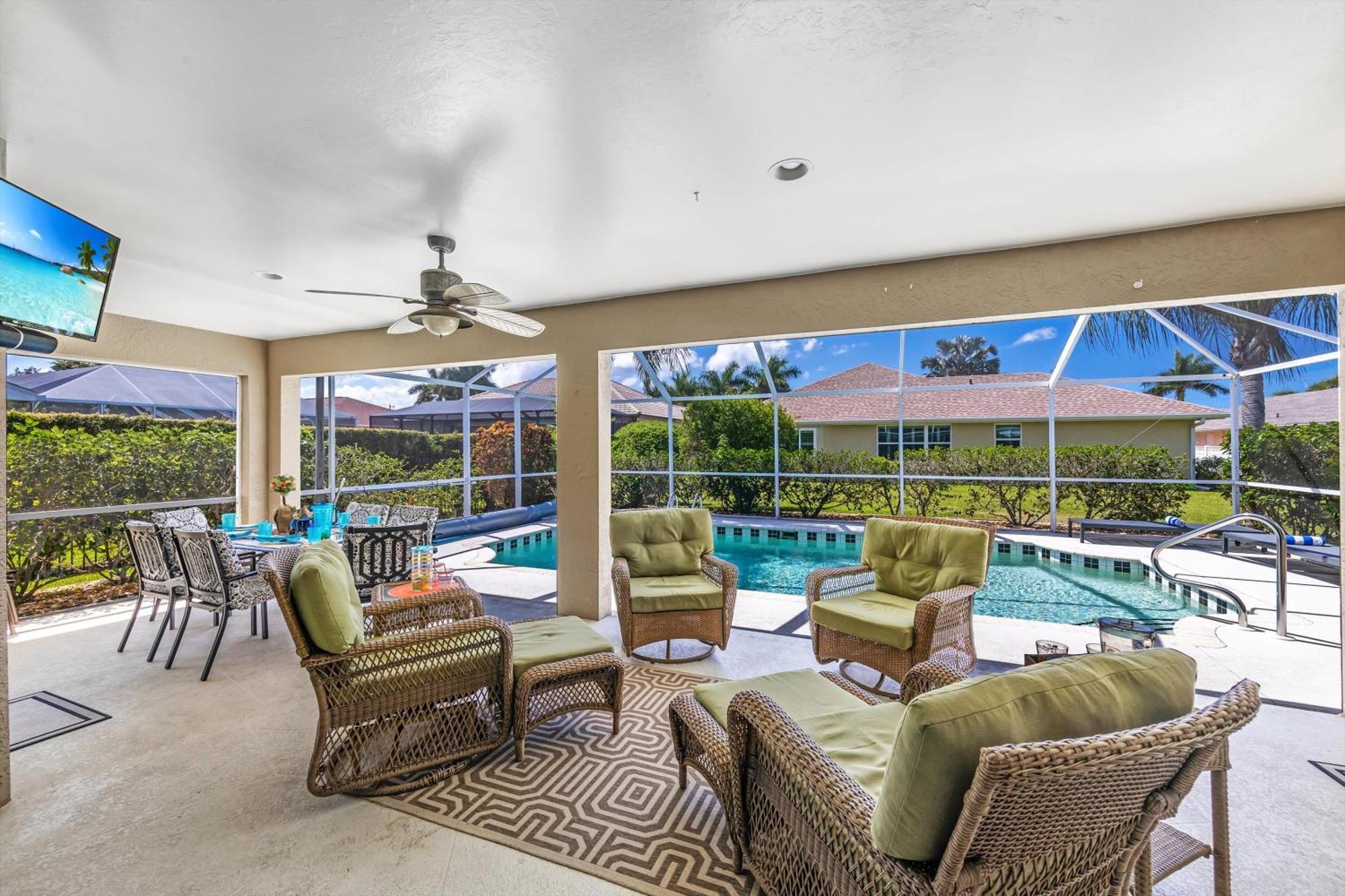 Great Outdoor Living Area! Electric-heated Pool With Bikes - Perfect For Families! - Julie Villa