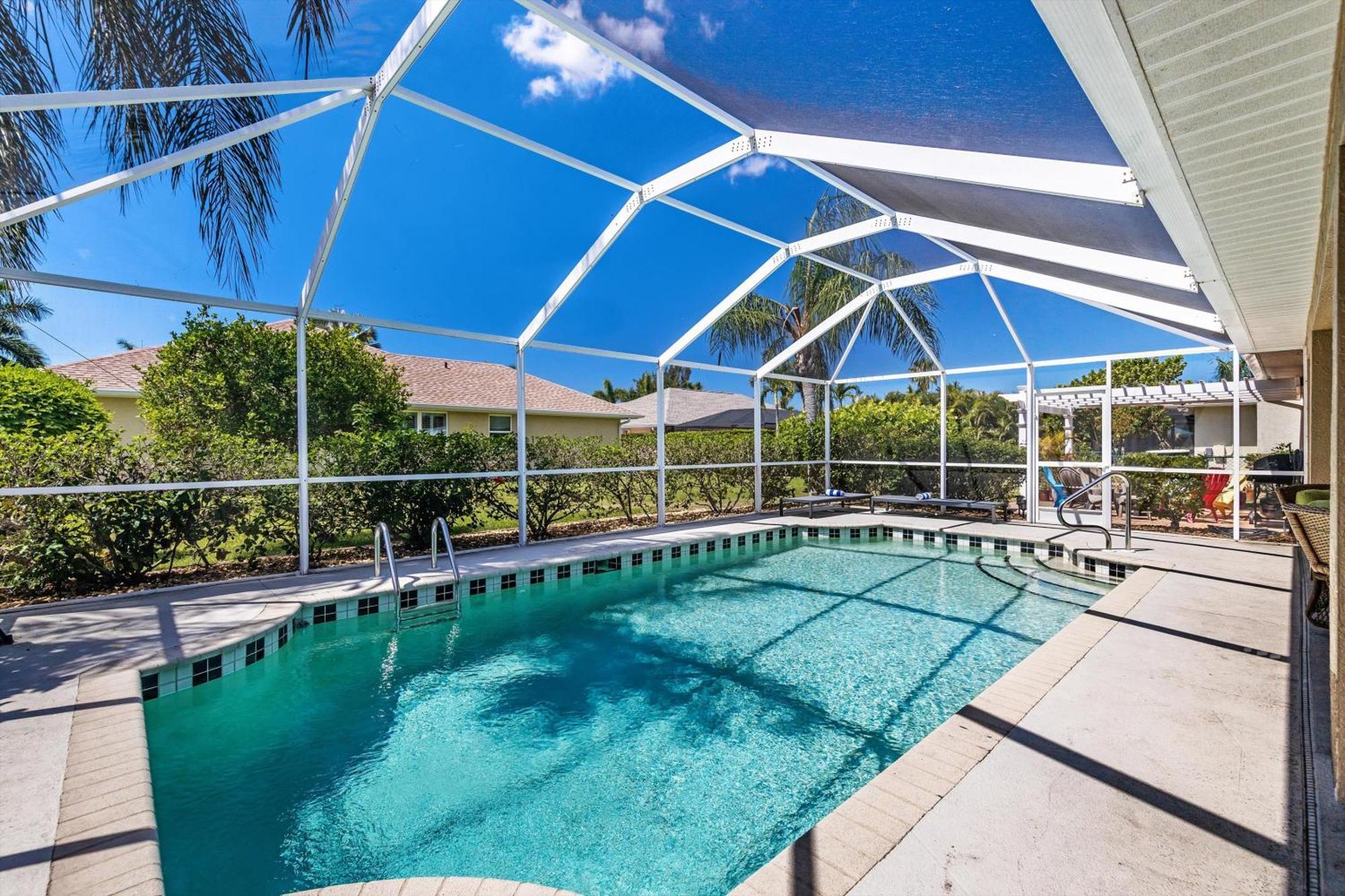 Great Outdoor Living Area! Electric-heated Pool With Bikes - Perfect For Families! - Julie