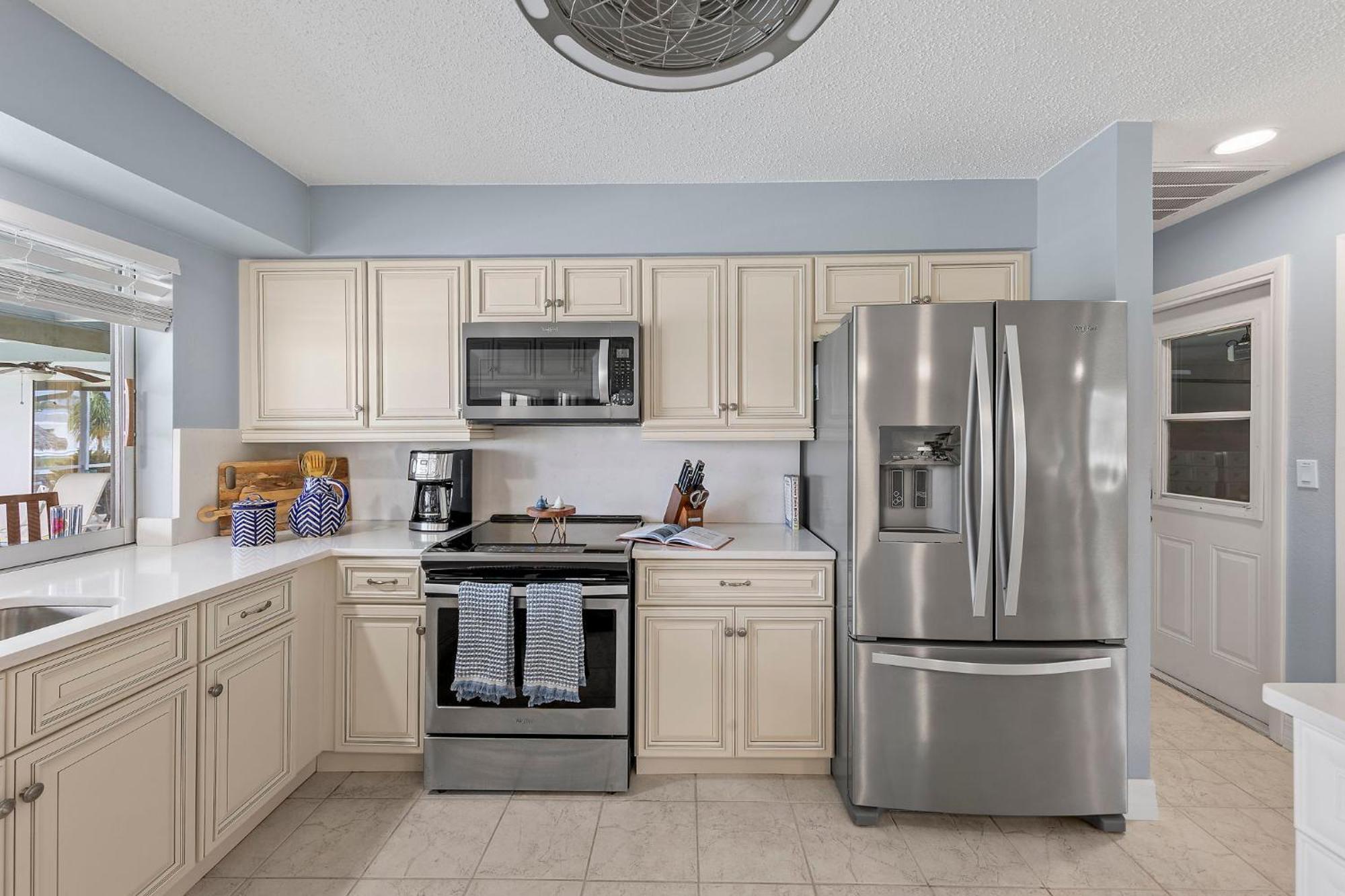Electric-heated Pool With 2 Living Areas, Bikes! - Florence * Cape Coral