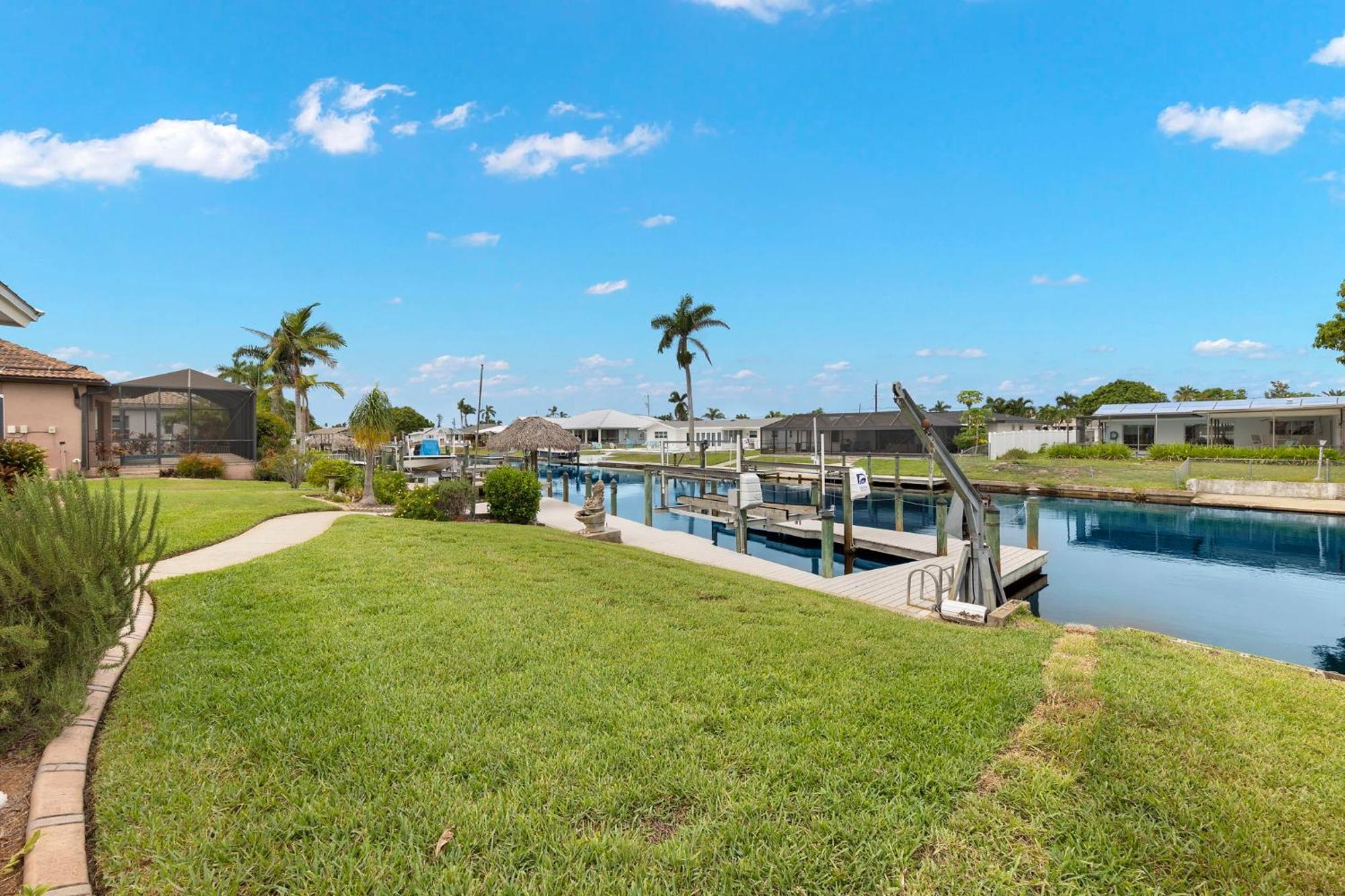 Electric-heated Pool With 2 Living Areas, Bikes! - Florence Villa Cape Coral