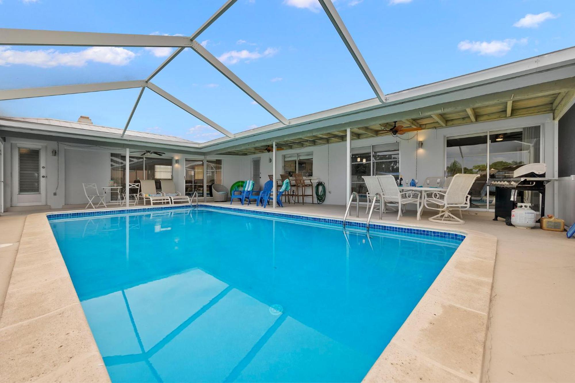 Electric-heated Pool With 2 Living Areas, Bikes! - Florence Cape Coral