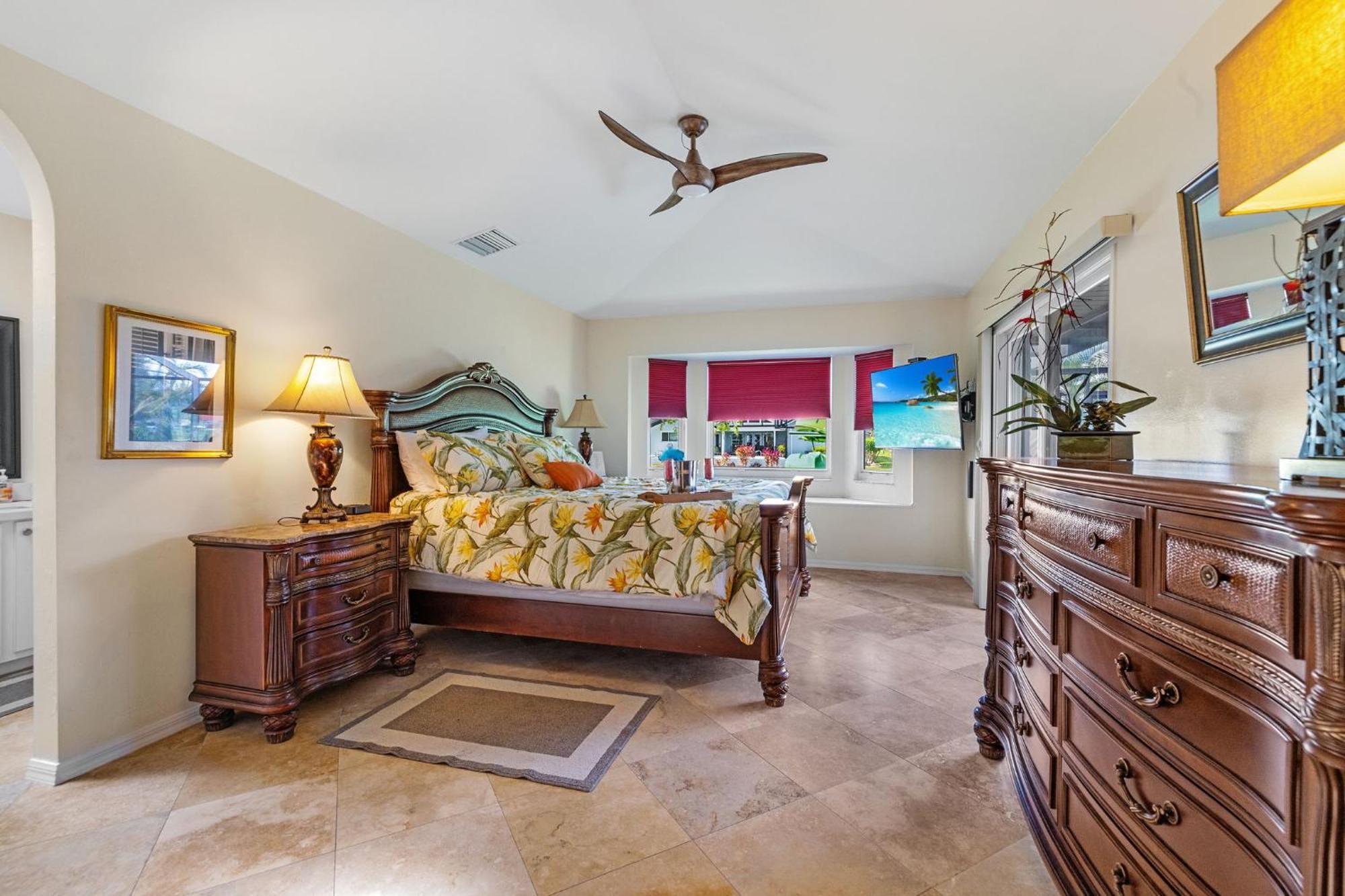 Gulf Access Heated Pool With Pool Table - De Nona