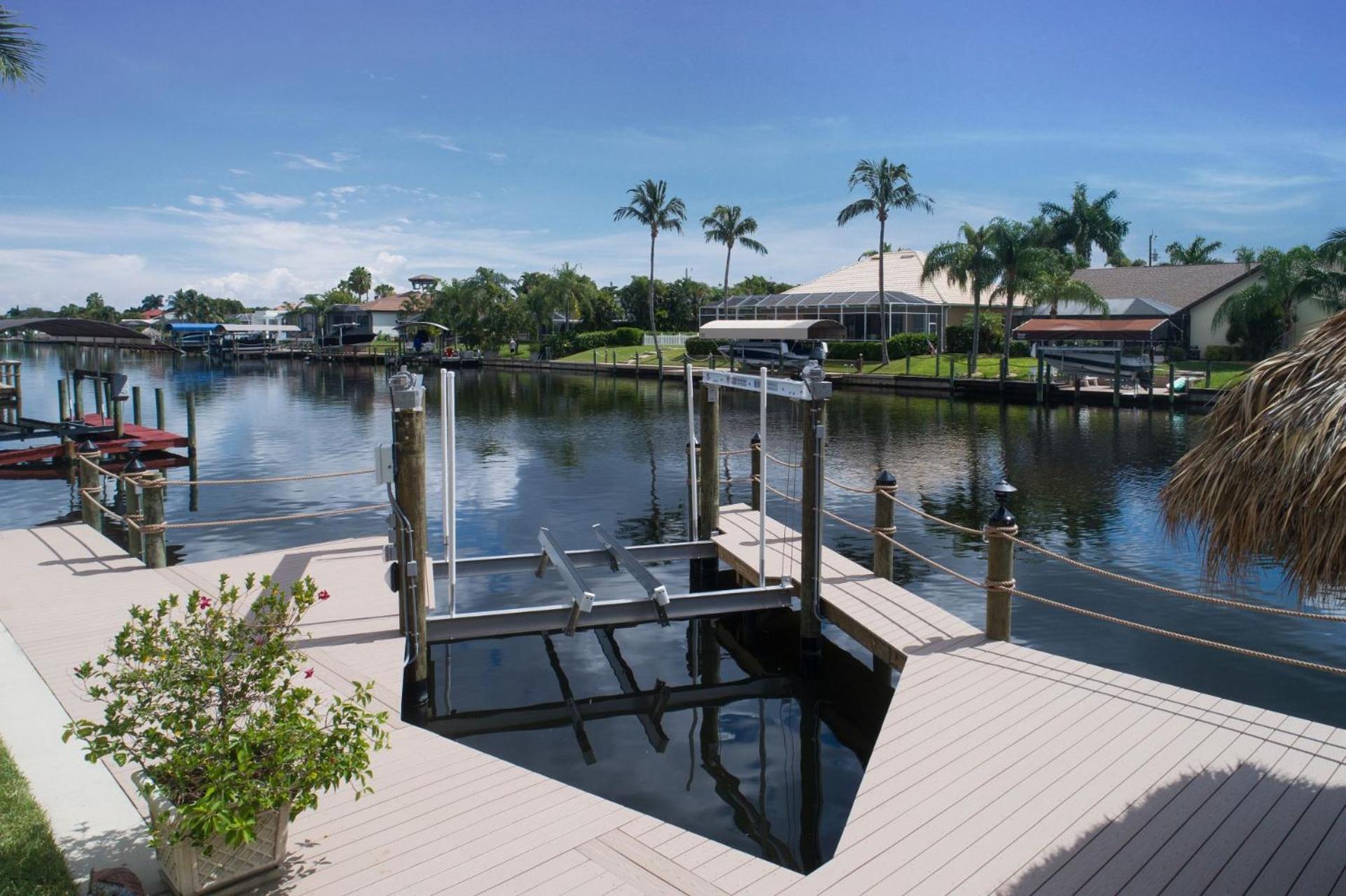 Stunning Gulf-access With Saltwater Heated Pool & - Francesca Cape Coral