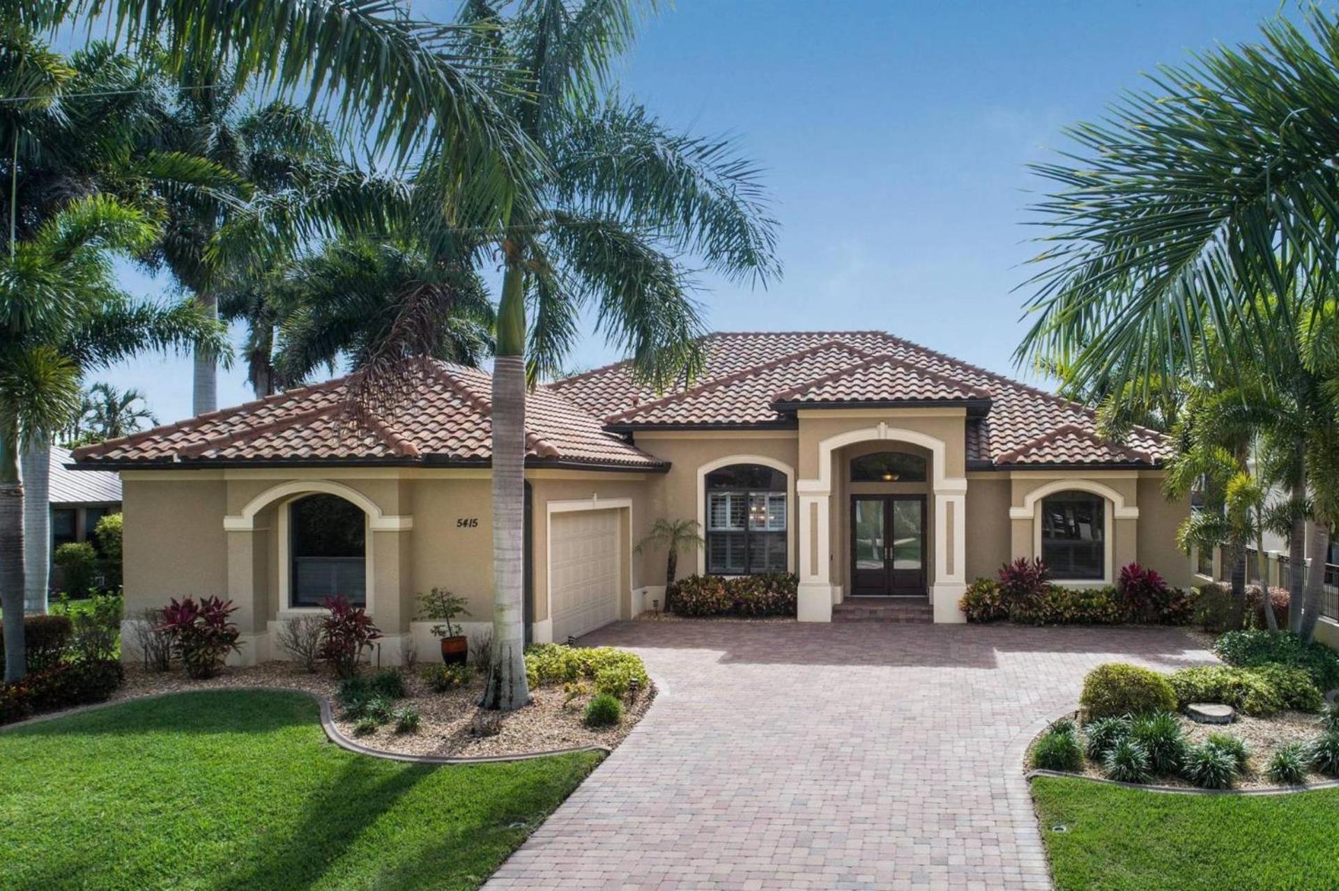 Stunning Gulf-access With Saltwater Heated Pool & - Francesca Cape Coral