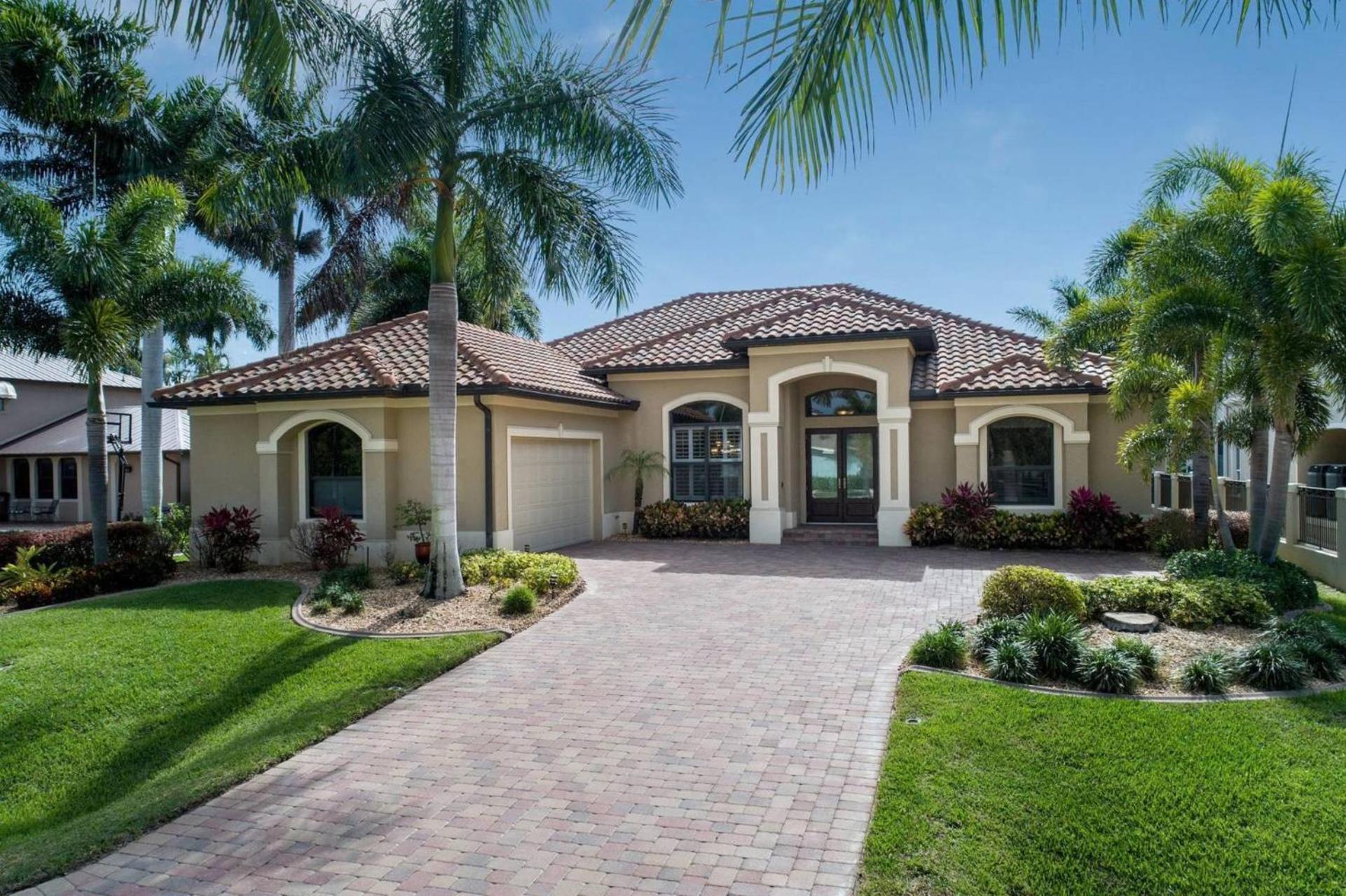Villa Stunning Gulf-access With Saltwater Heated Pool & - Francesca Cape Coral