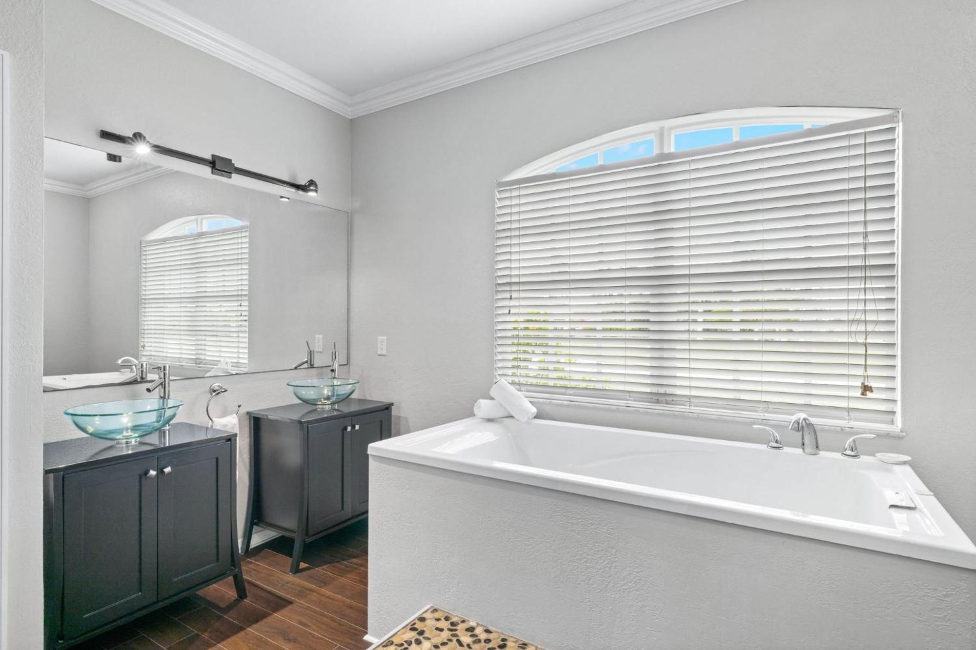 Villa Quiet With Fenced Yard & Pool Table - Perfect For Families With Pets! - Grace Matlacha