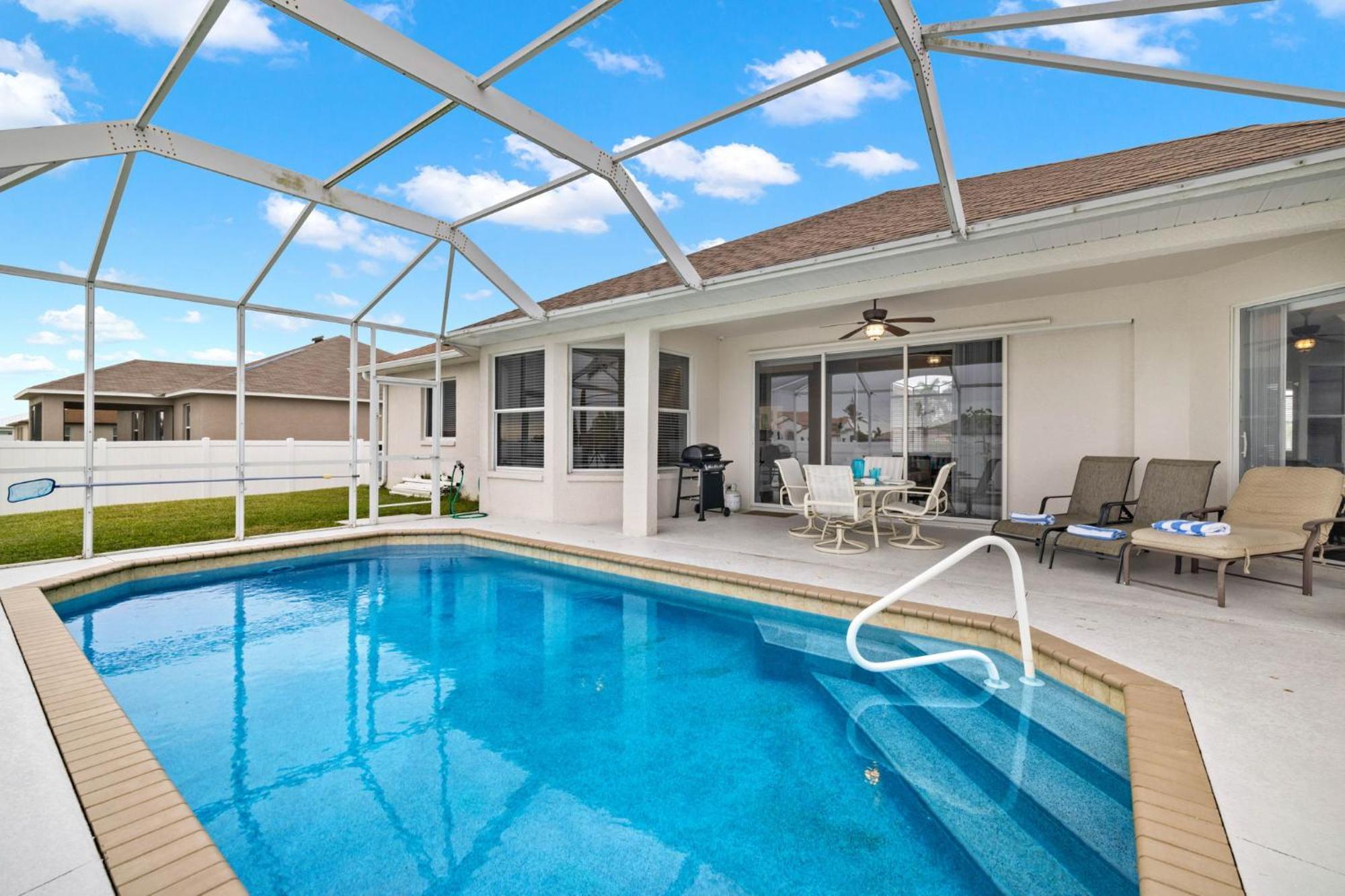 Quiet With Fenced Yard & Pool Table - Perfect For Families With Pets! - Grace Villa