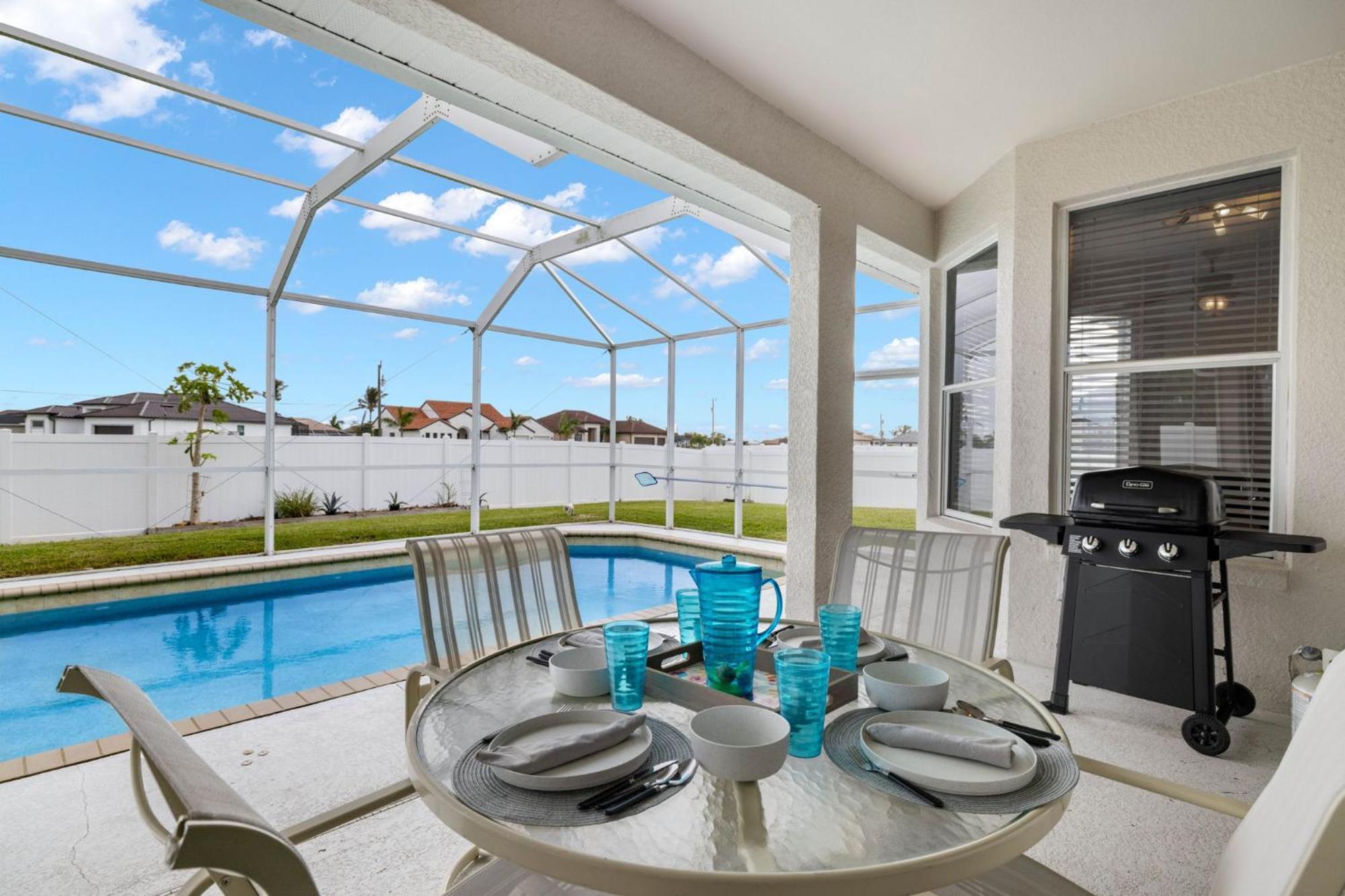 Villa Quiet With Fenced Yard & Pool Table - Perfect For Families With Pets! - Grace