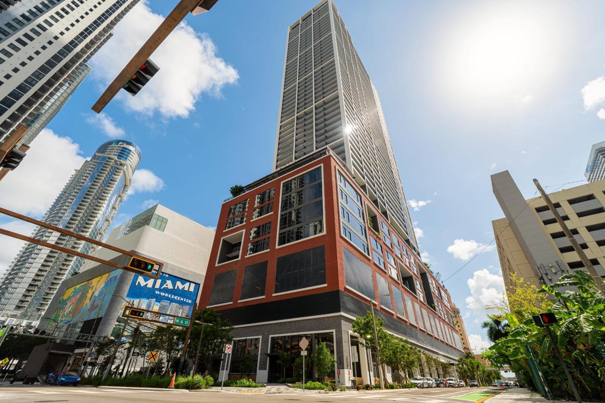 Exclusive W Free Parking & Facilities In-room Apartment