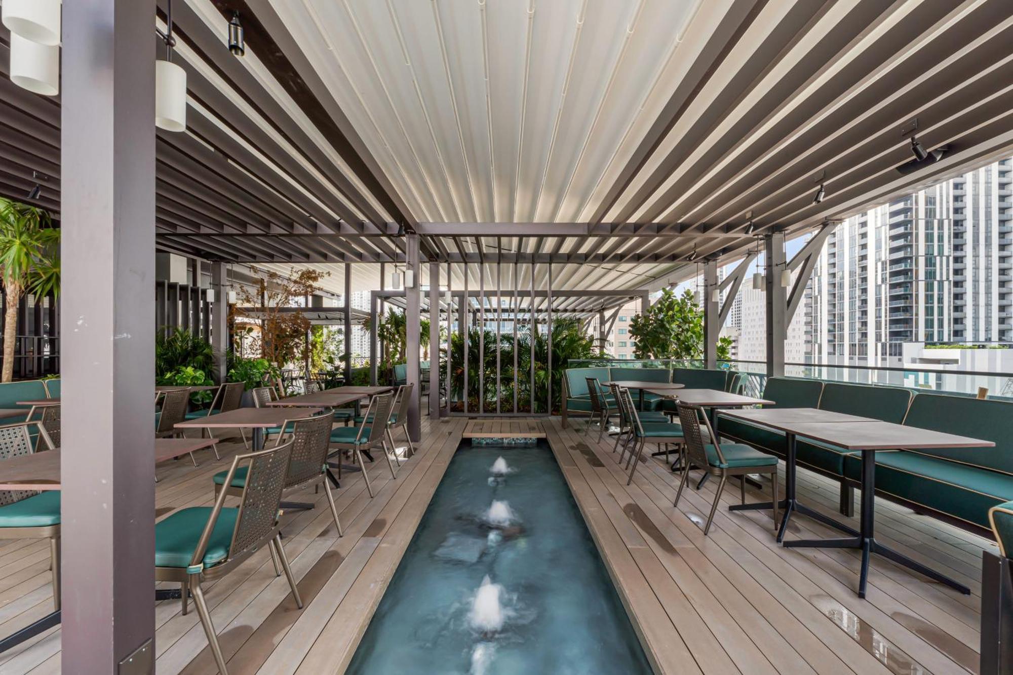Apartment Exclusive W Free Parking & Facilities In-room